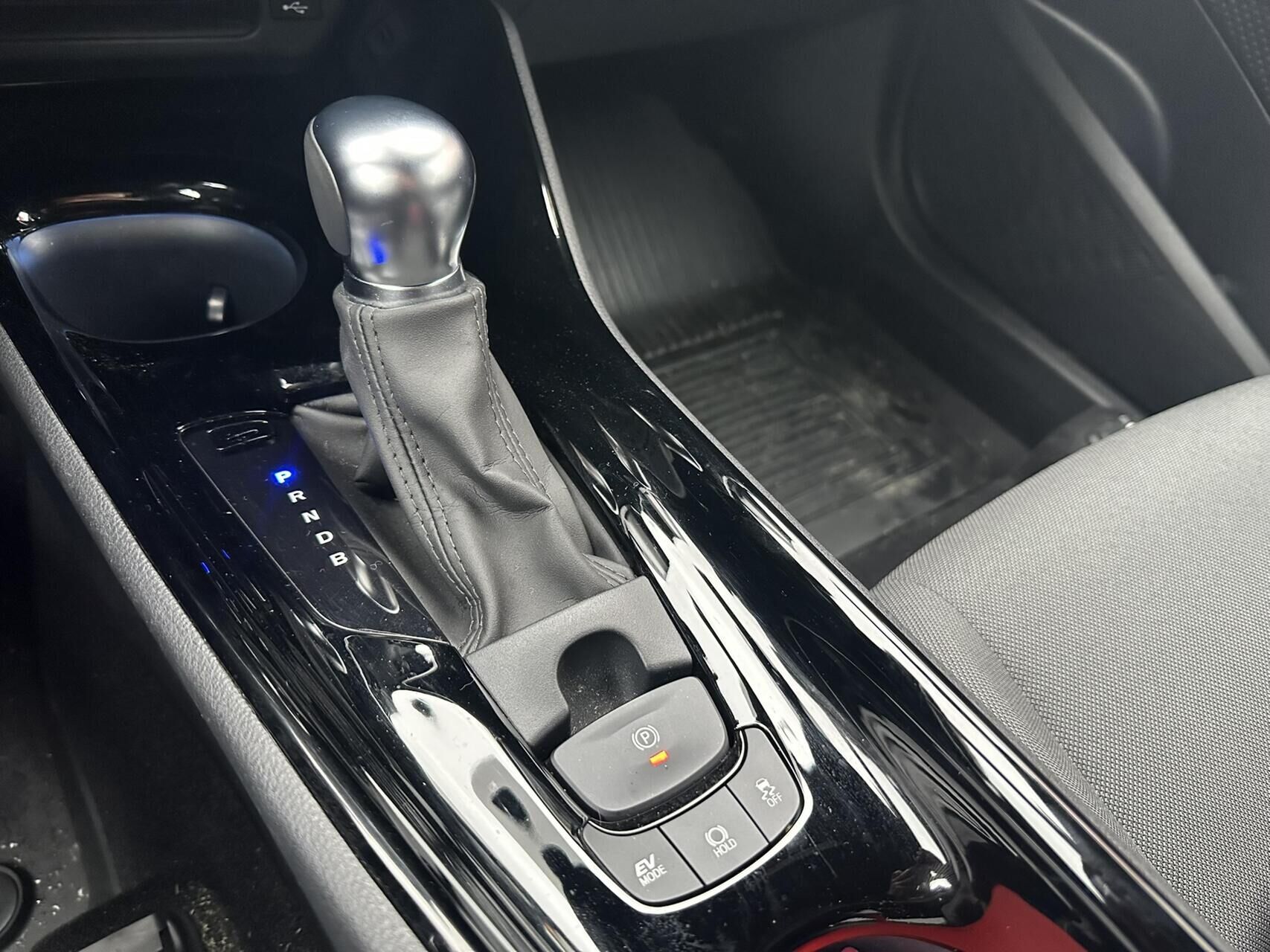 Billede af Toyota C-HR 1,8 Hybrid C-LUB Smart Multidrive S 122HK 5d Aut.