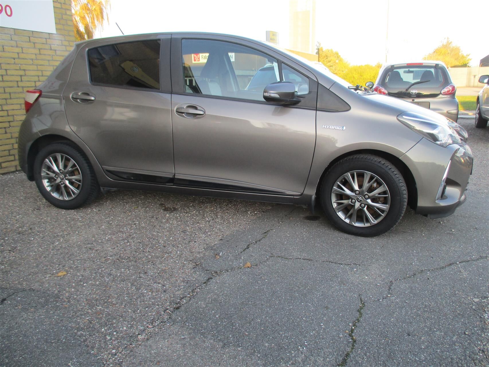 Billede af Toyota Yaris 1,5 Hybrid H2 Premium E-CVT 100HK 5d Trinl. Gear