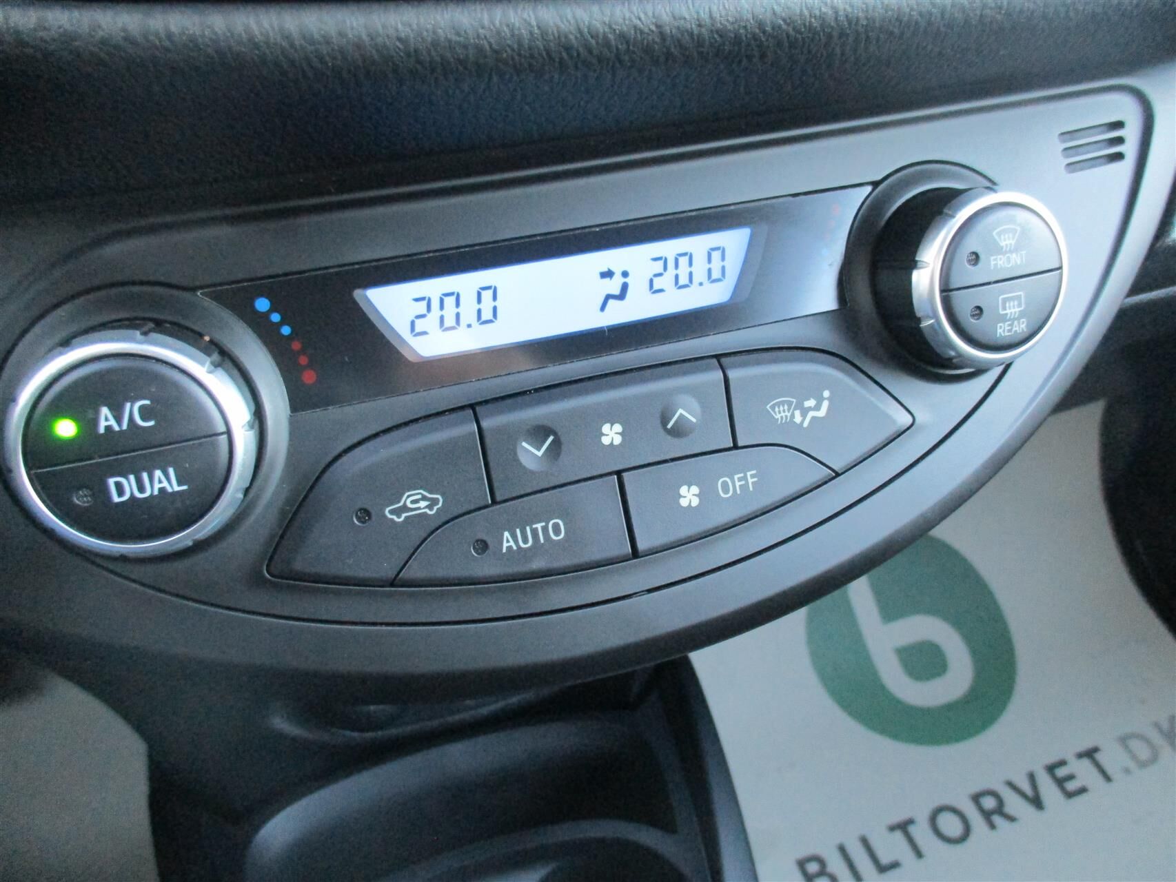 Billede af Toyota Yaris 1,5 Hybrid H2 Premium E-CVT 100HK 5d Trinl. Gear