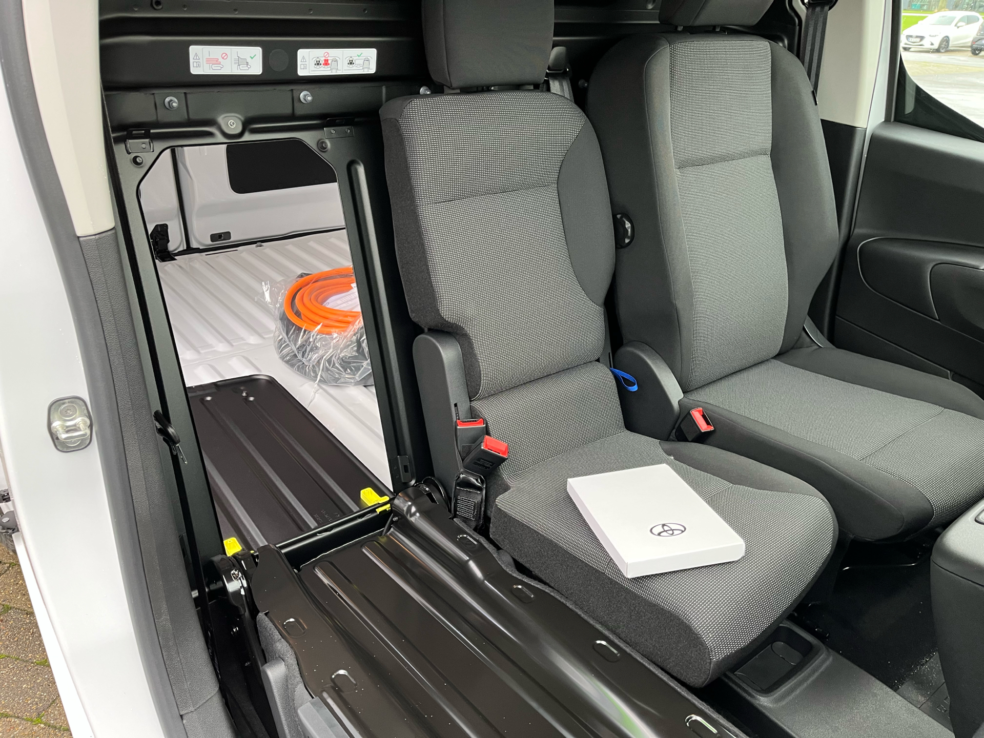Billede af Toyota Proace City Electric Medium EL Comfort 1 Skydedør 136HK Van Aut.