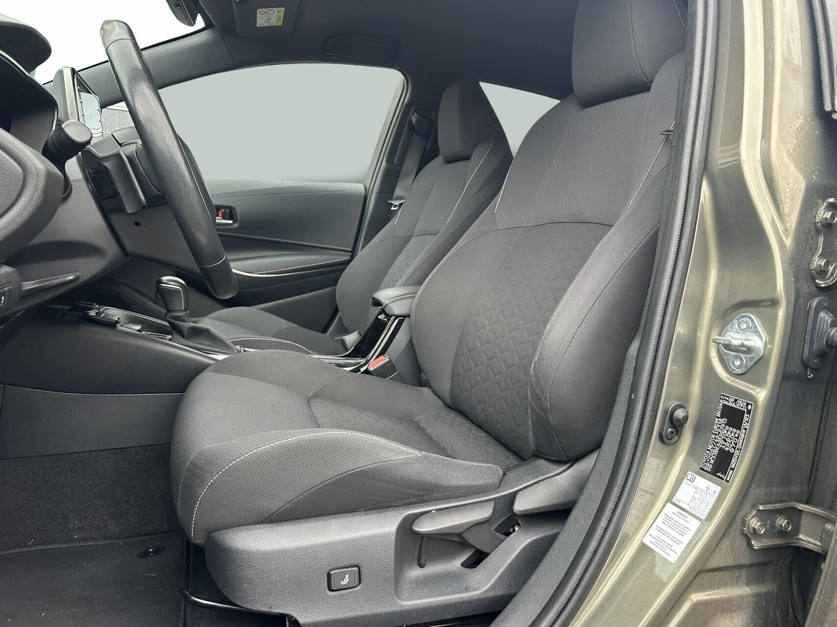 Billede af Toyota Corolla 2,0 Hybrid H3 Premium E-CVT 180HK 5d 6g Aut.