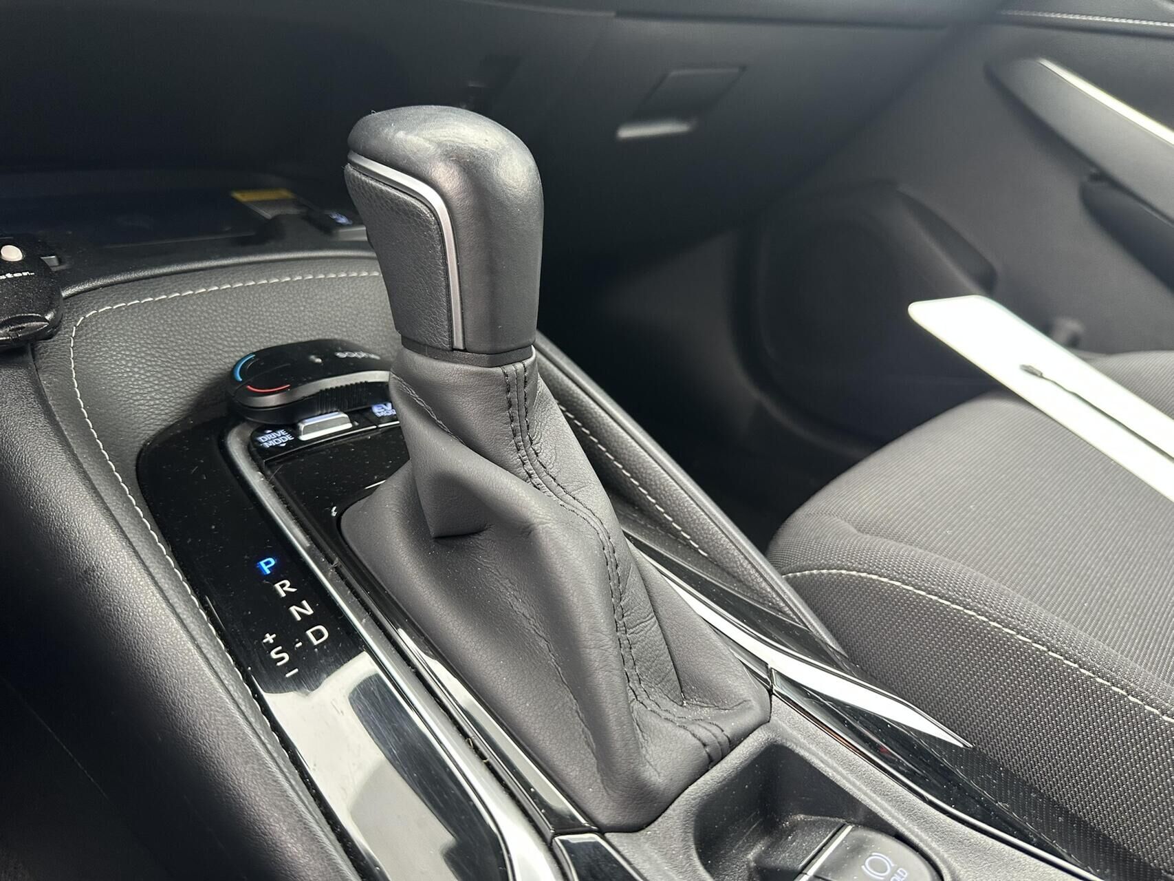 Billede af Toyota Corolla 2,0 Hybrid H3 Premium E-CVT 180HK 5d 6g Aut.