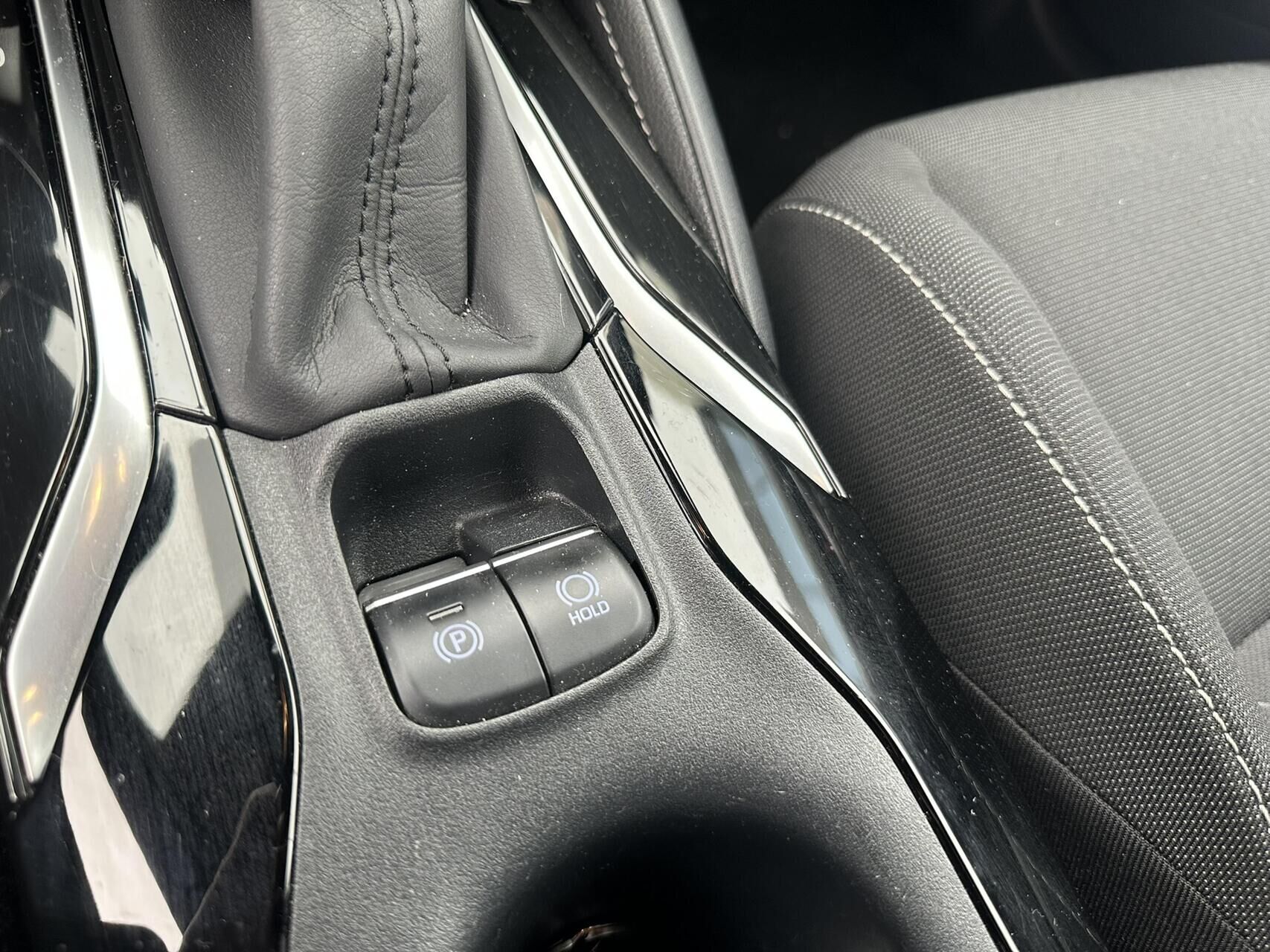 Billede af Toyota Corolla 2,0 Hybrid H3 Premium E-CVT 180HK 5d 6g Aut.