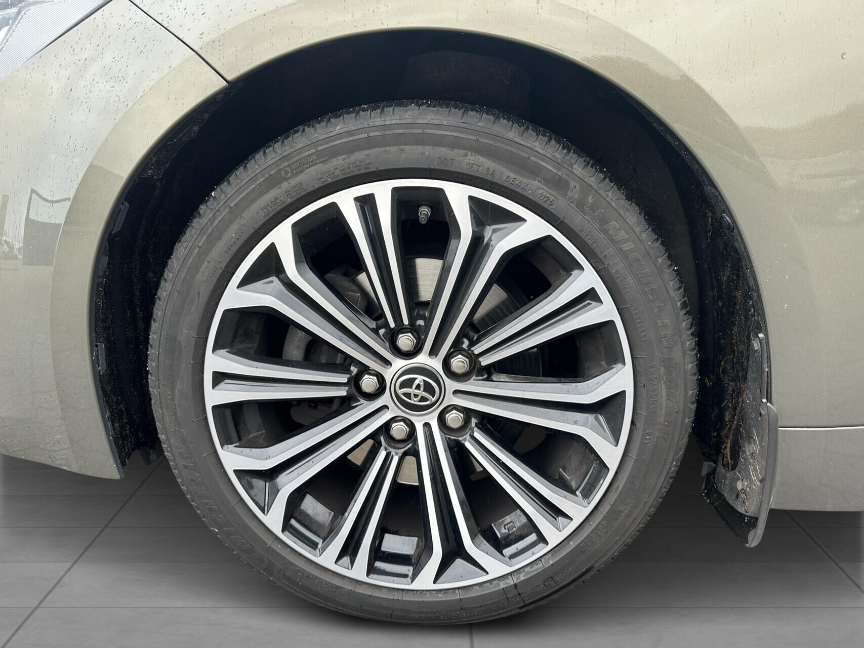 Billede af Toyota Corolla 2,0 Hybrid H3 Premium E-CVT 180HK 5d 6g Aut.