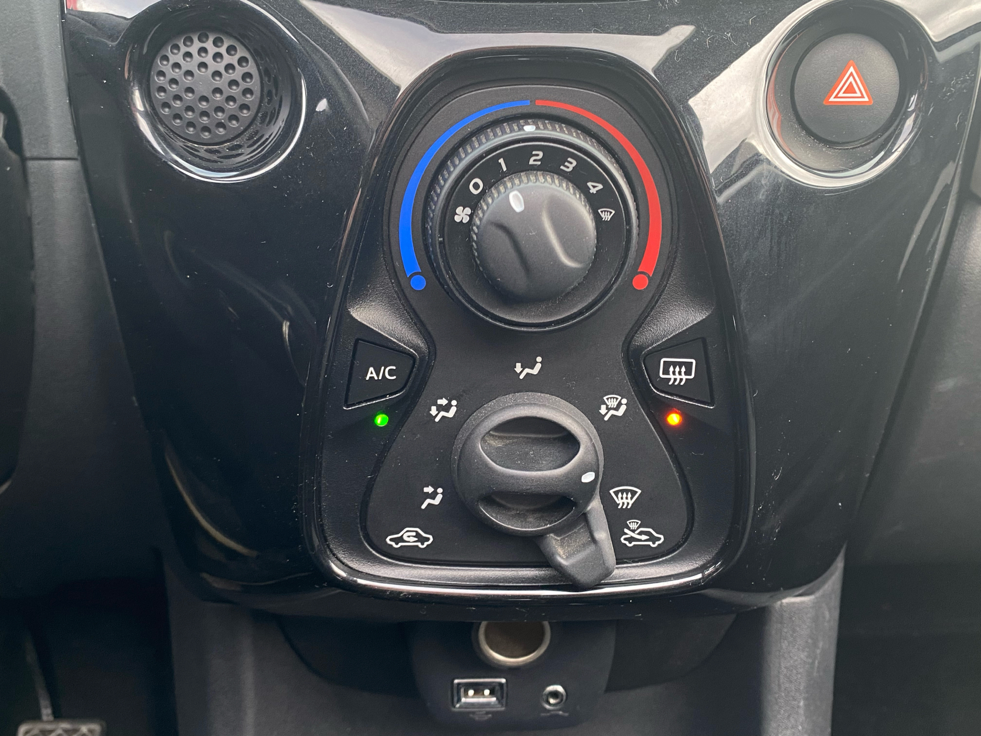 Billede af Toyota Aygo 1,0 VVT-I X-Wave Sky 69HK 5d