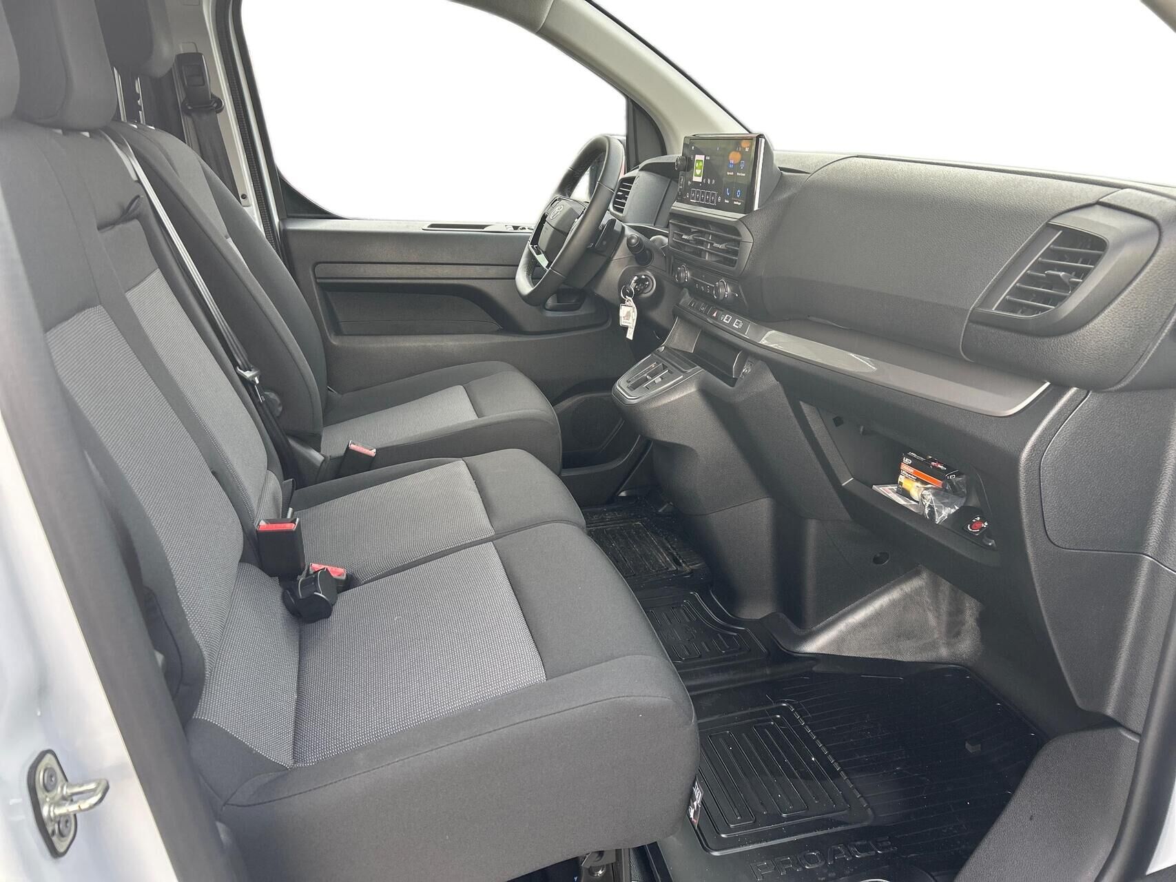 Billede af Toyota Proace 2.0D 144hk Long/En skydedør aut. gear Comfort Master u/komfortadskillelse