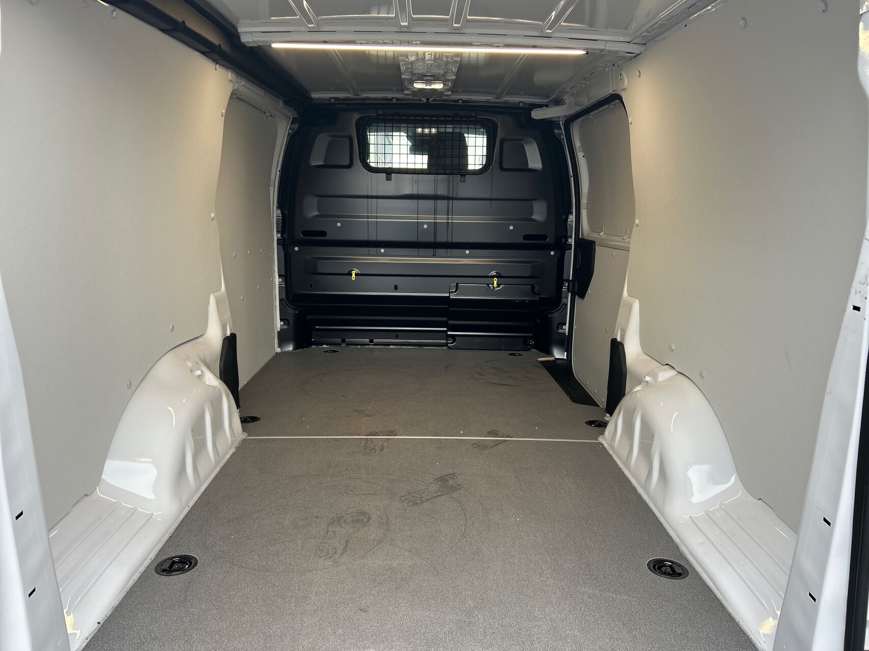 Billede af Toyota Proace 2.0D 144hk Long/En skydedør aut. gear Comfort Master u/komfortadskillelse