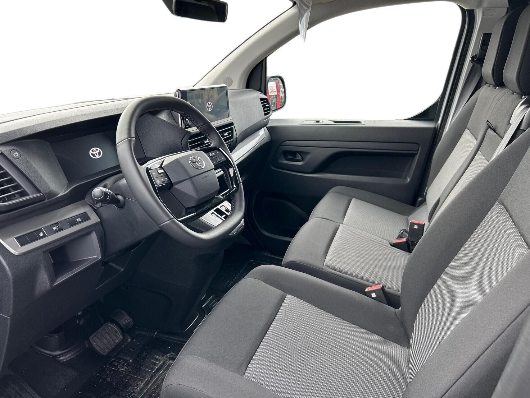 Billede af Toyota Proace 2.0D 144hk Long/En skydedør aut. gear Comfort Master u/komfortadskillelse