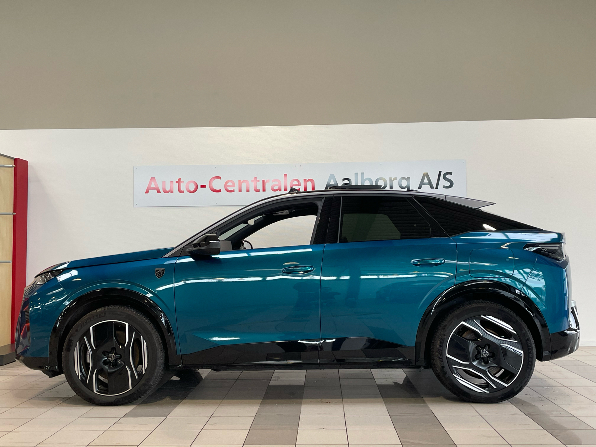 Billede af Peugeot e-3008 EL GT Pack 210HK 5d Aut.