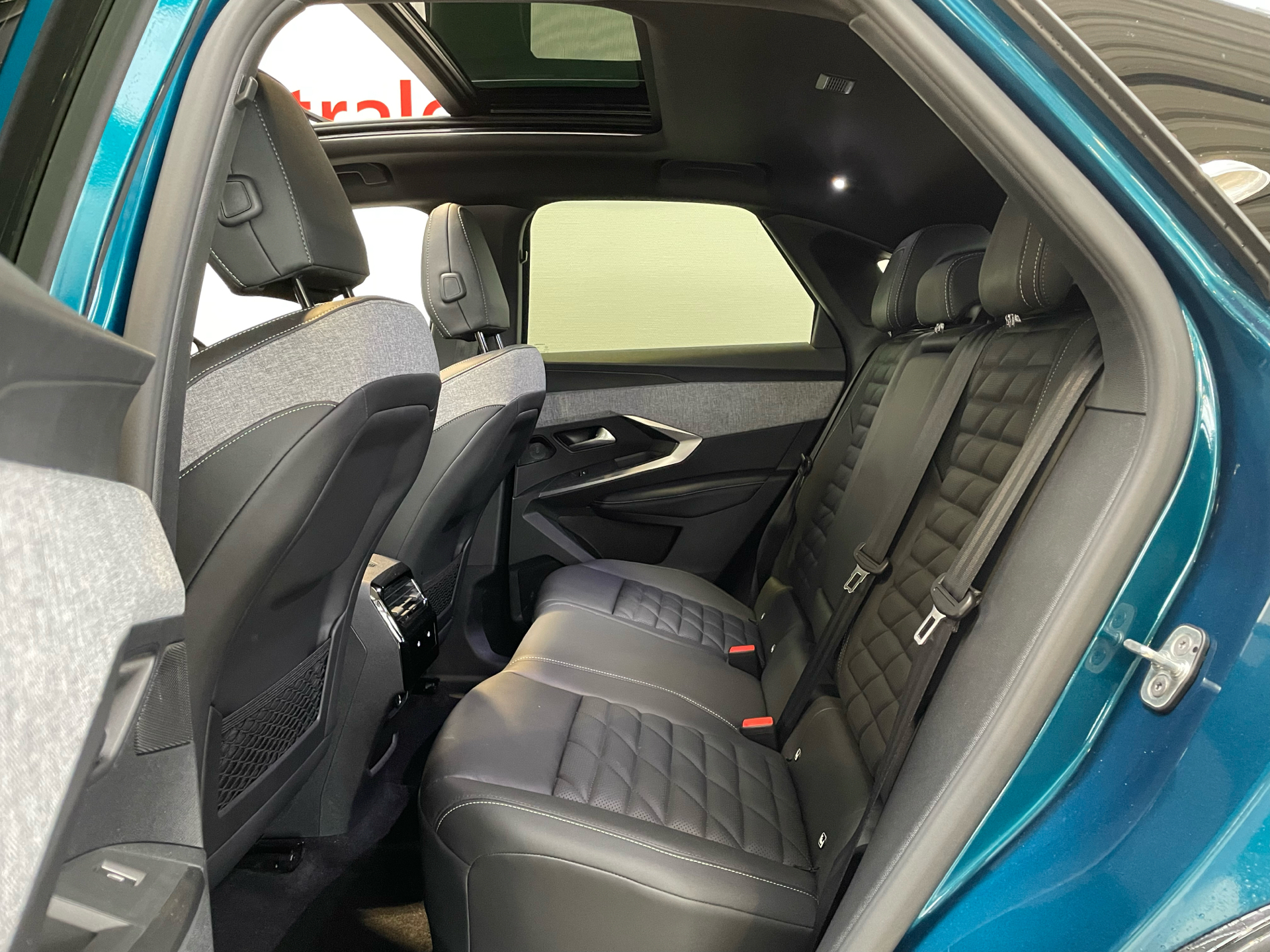 Billede af Peugeot e-3008 EL GT Pack 210HK 5d Aut.