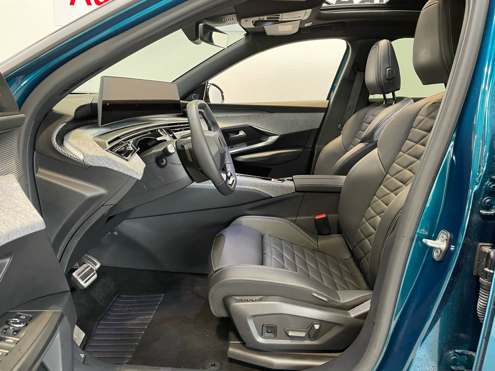 Billede af Peugeot e-3008 EL GT Pack 210HK 5d Aut.