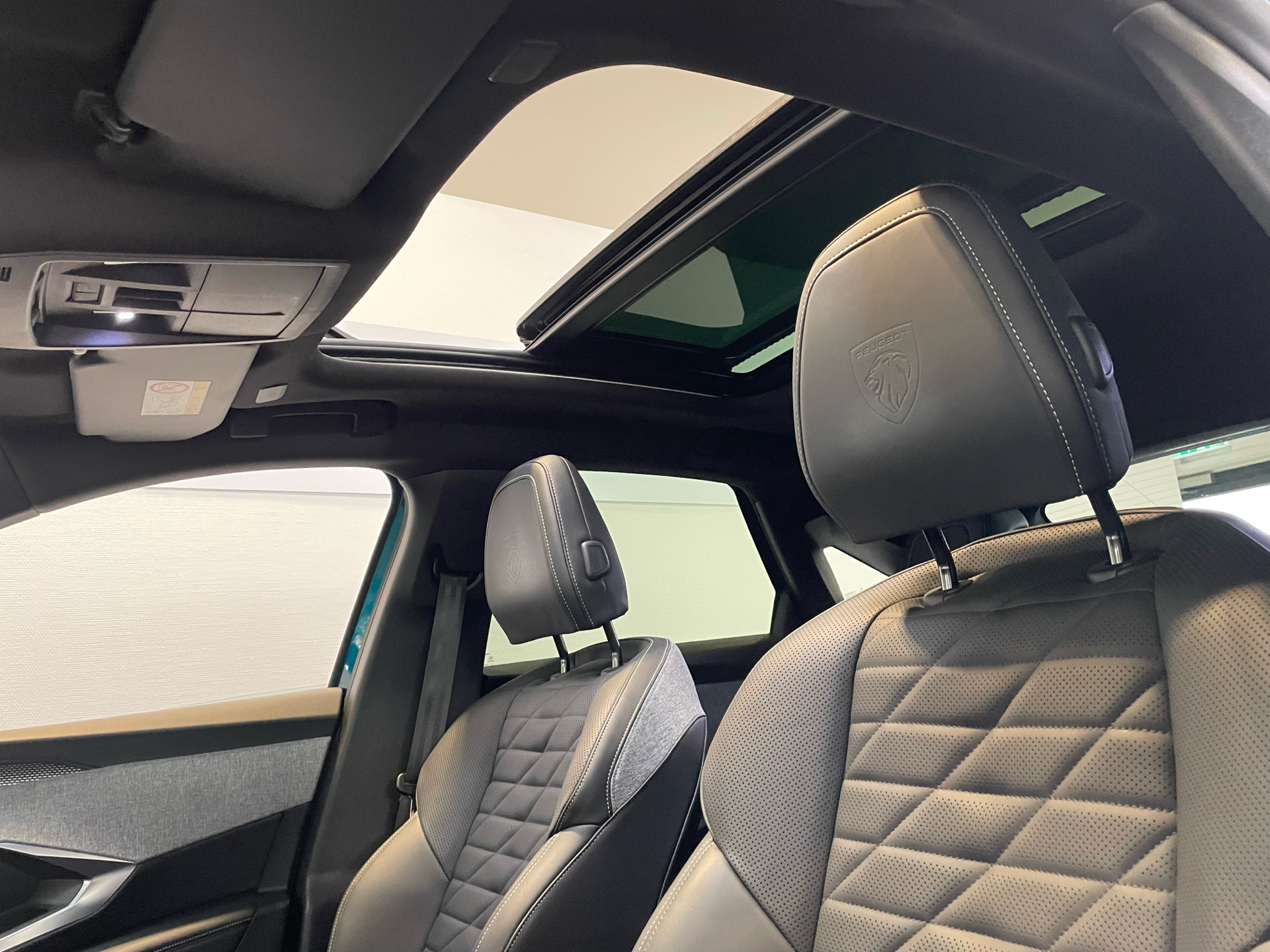 Billede af Peugeot e-3008 EL GT Pack 210HK 5d Aut.