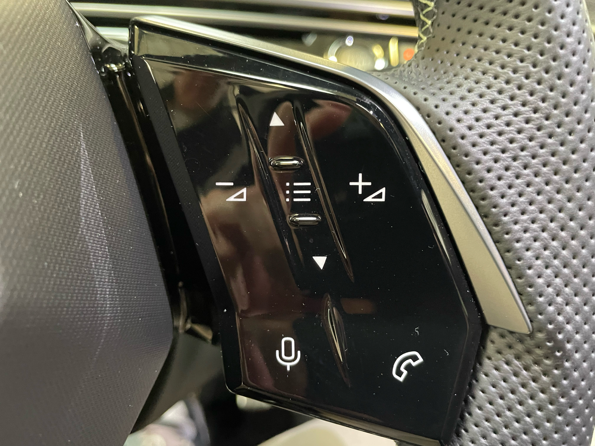 Billede af Peugeot e-3008 EL GT Pack 210HK 5d Aut.