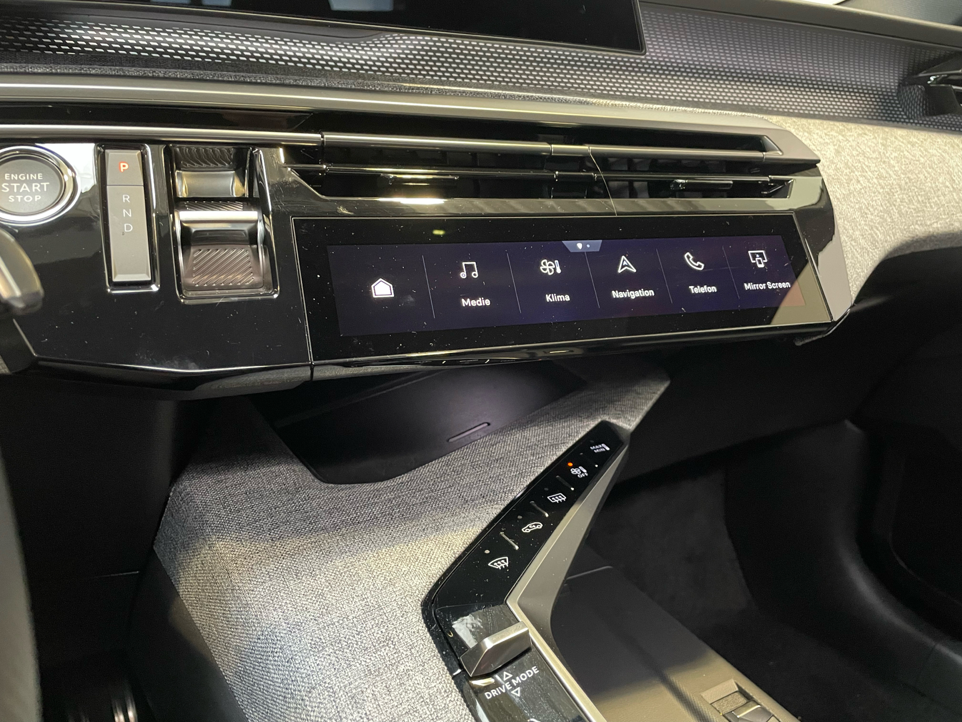 Billede af Peugeot e-3008 EL GT Pack 210HK 5d Aut.