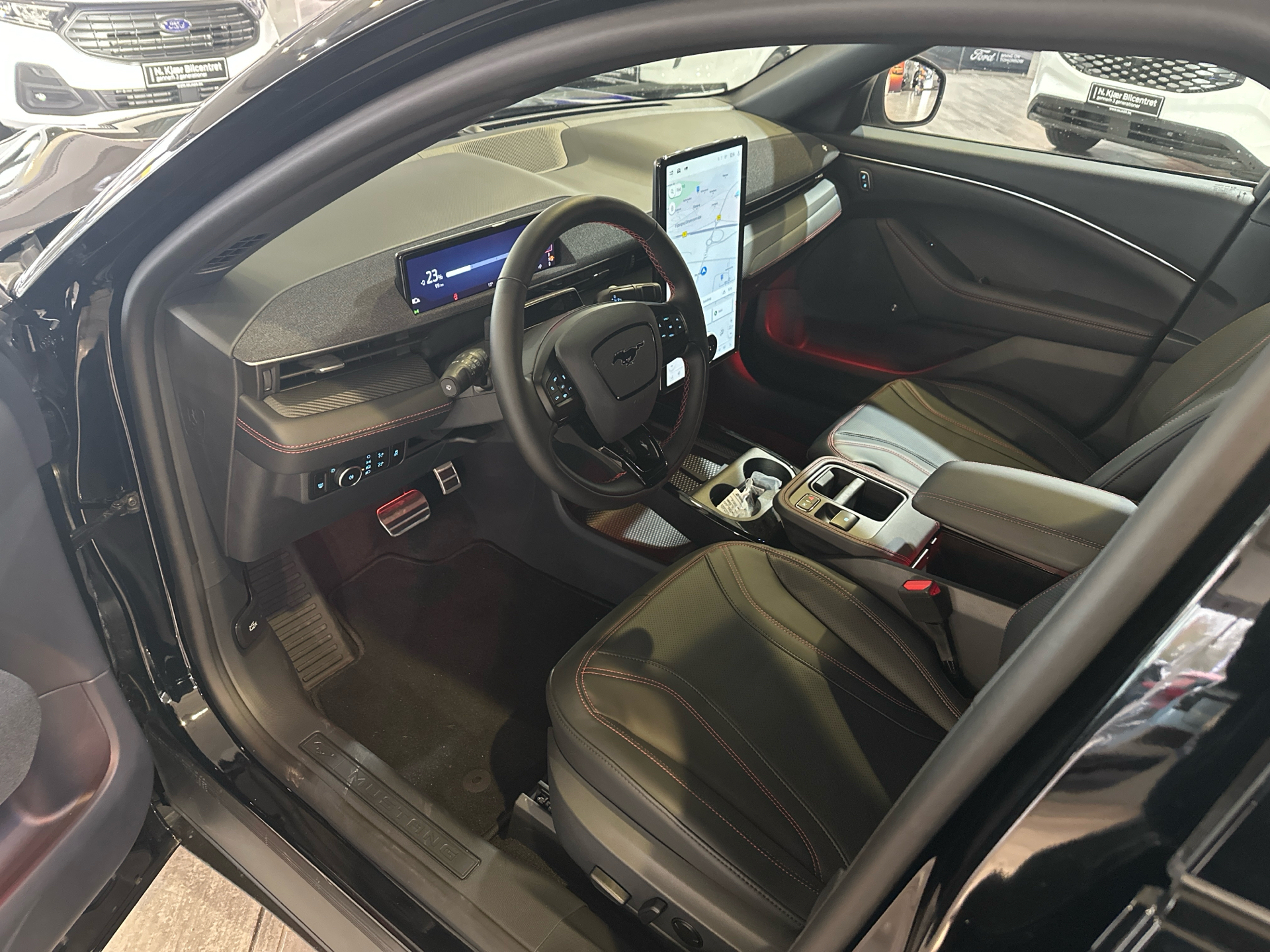 Billede af Ford Mustang Mach-E EL UR Premium AWD 375HK 5d Aut.