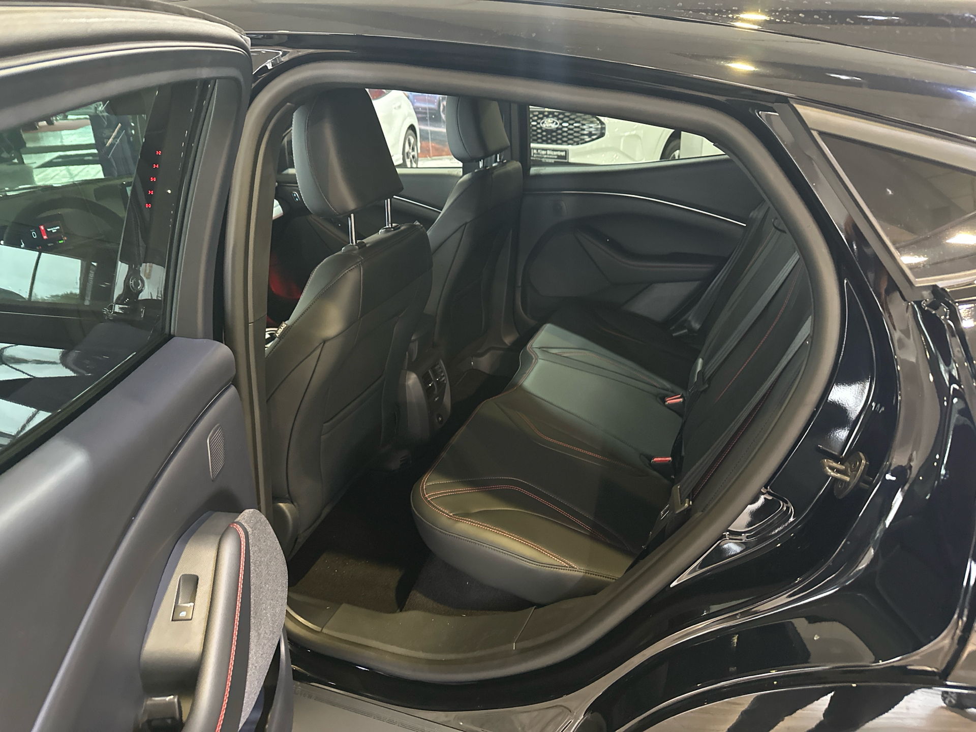 Billede af Ford Mustang Mach-E EL UR Premium AWD 375HK 5d Aut.