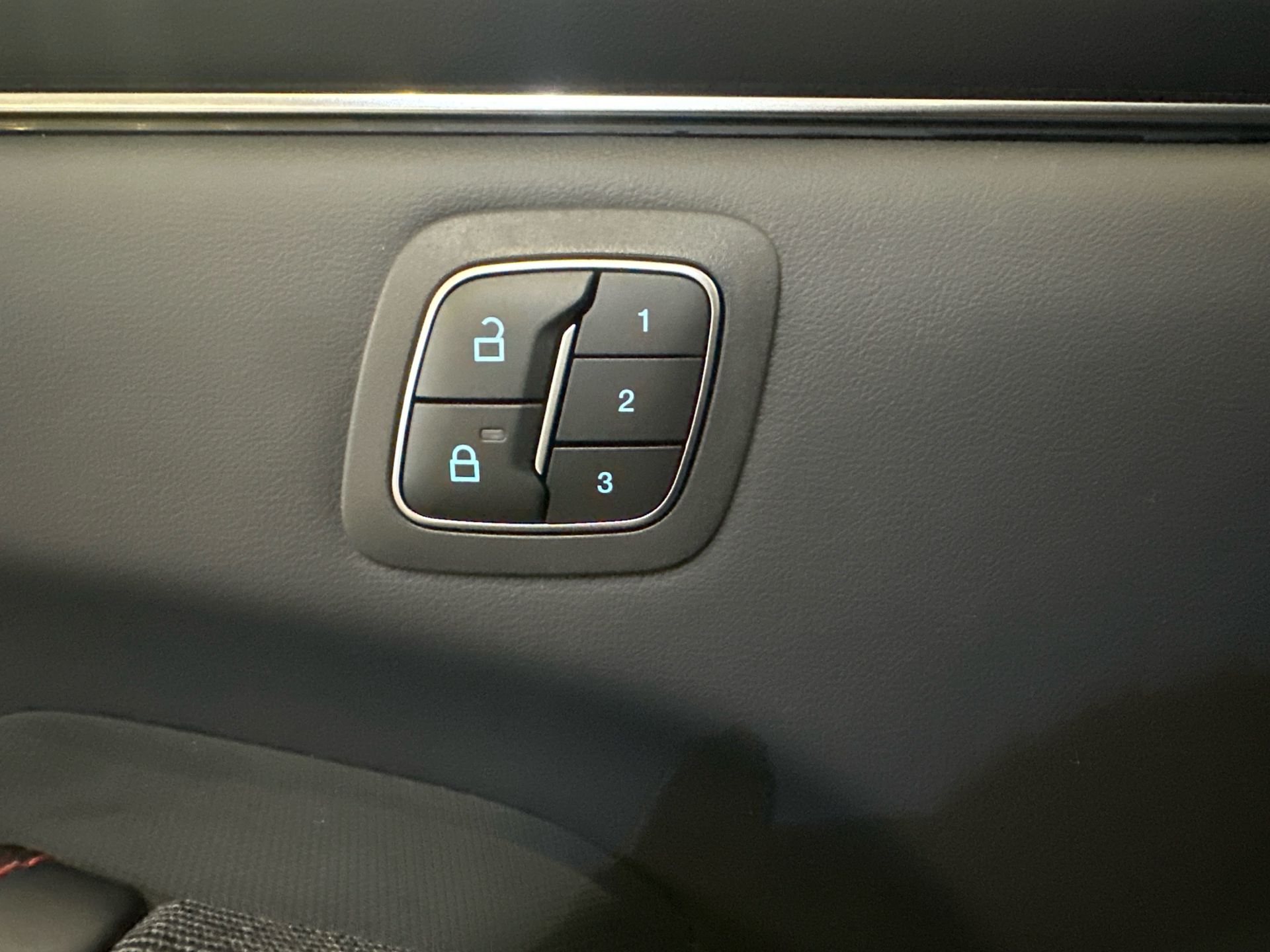 Billede af Ford Mustang Mach-E EL UR Premium AWD 375HK 5d Aut.