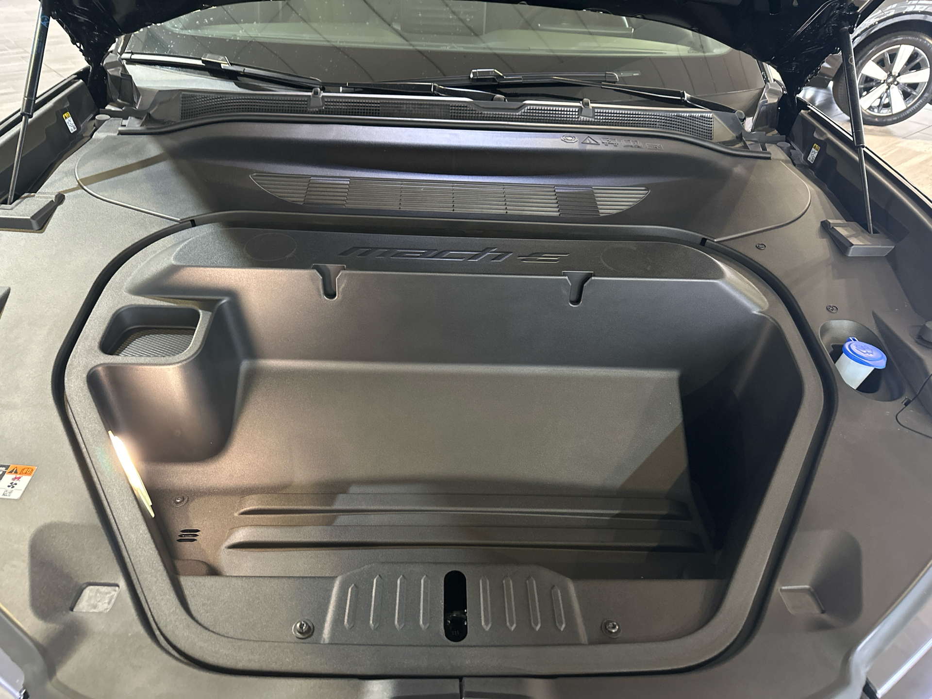 Billede af Ford Mustang Mach-E EL UR Premium AWD 375HK 5d Aut.