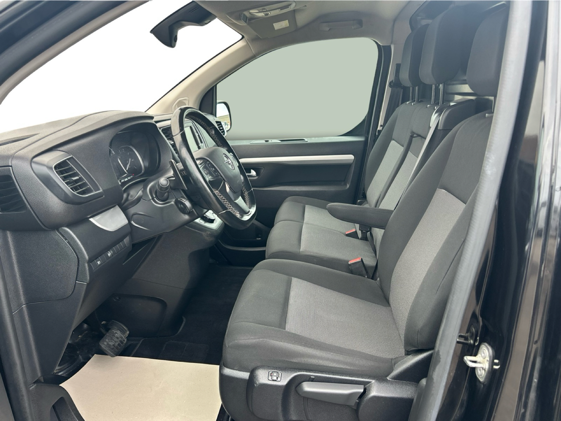 Billede af Opel Vivaro L3V2 2,0 BlueHDi Enjoy+ AT8 145HK Van 8g Aut.