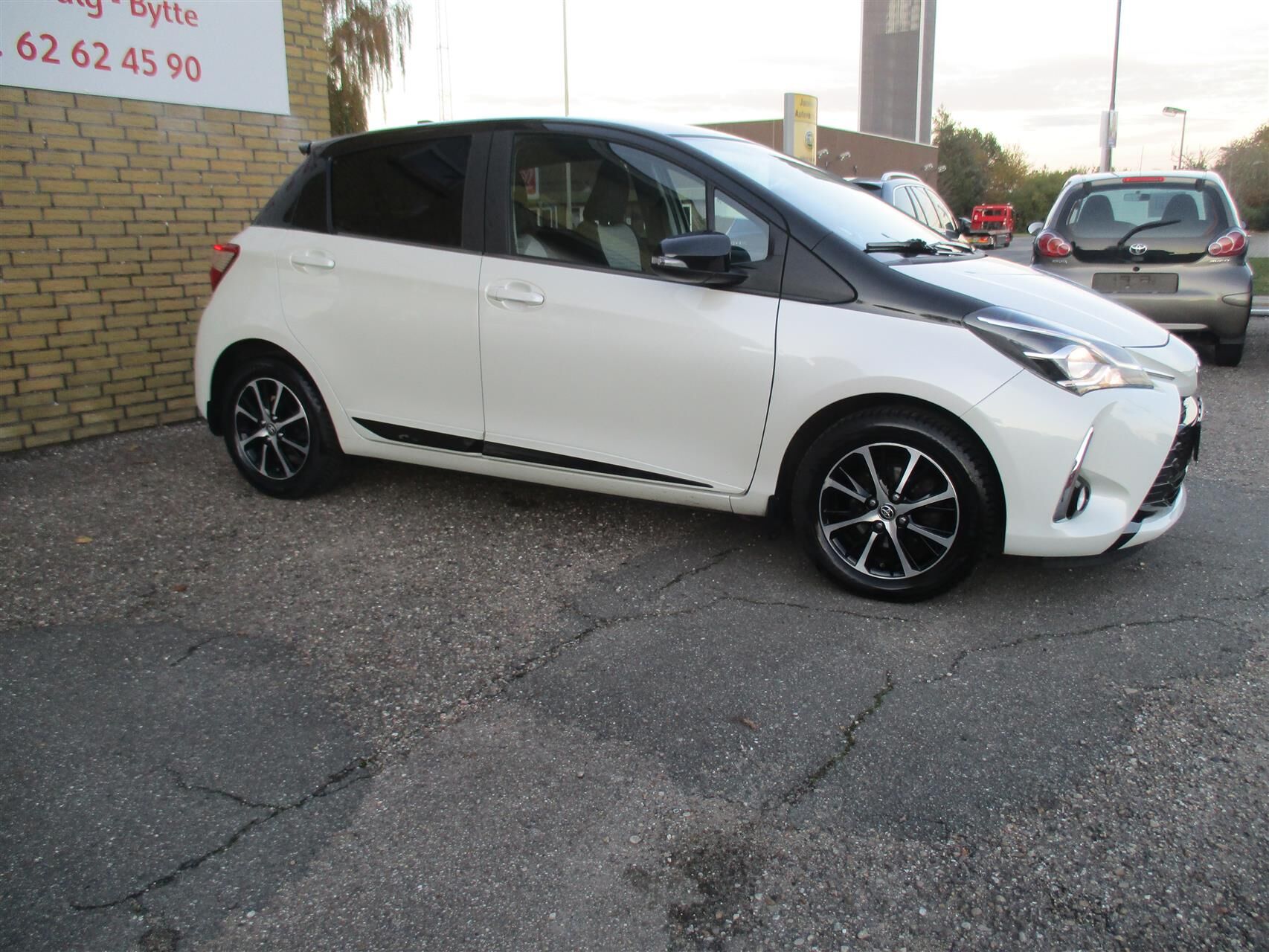 Billede af Toyota Yaris 1,5 VVT-I T2 Limited Premium Multidrive S 111HK 5d 6g Aut.