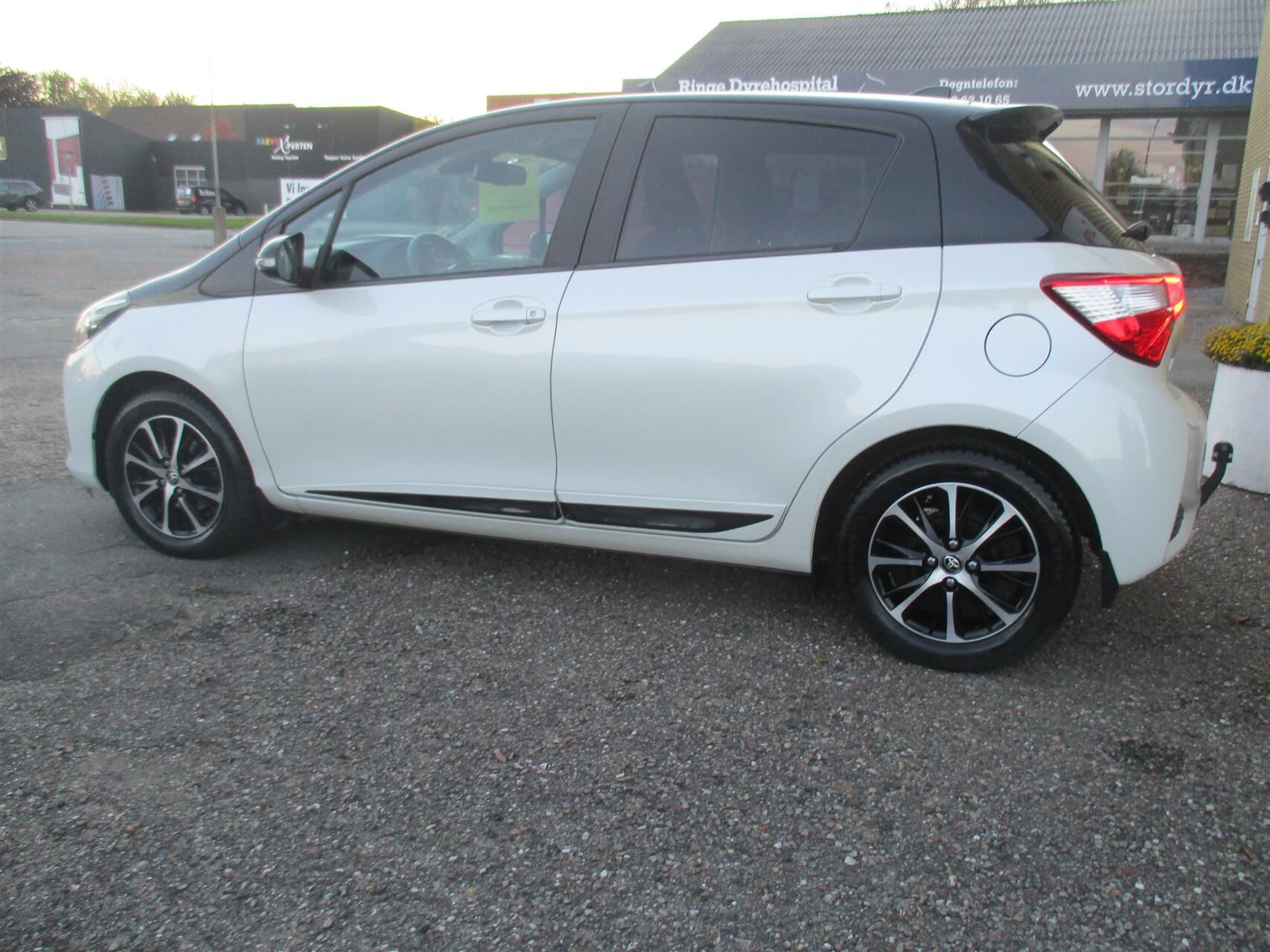 Billede af Toyota Yaris 1,5 VVT-I T2 Limited Premium Multidrive S 111HK 5d 6g Aut.