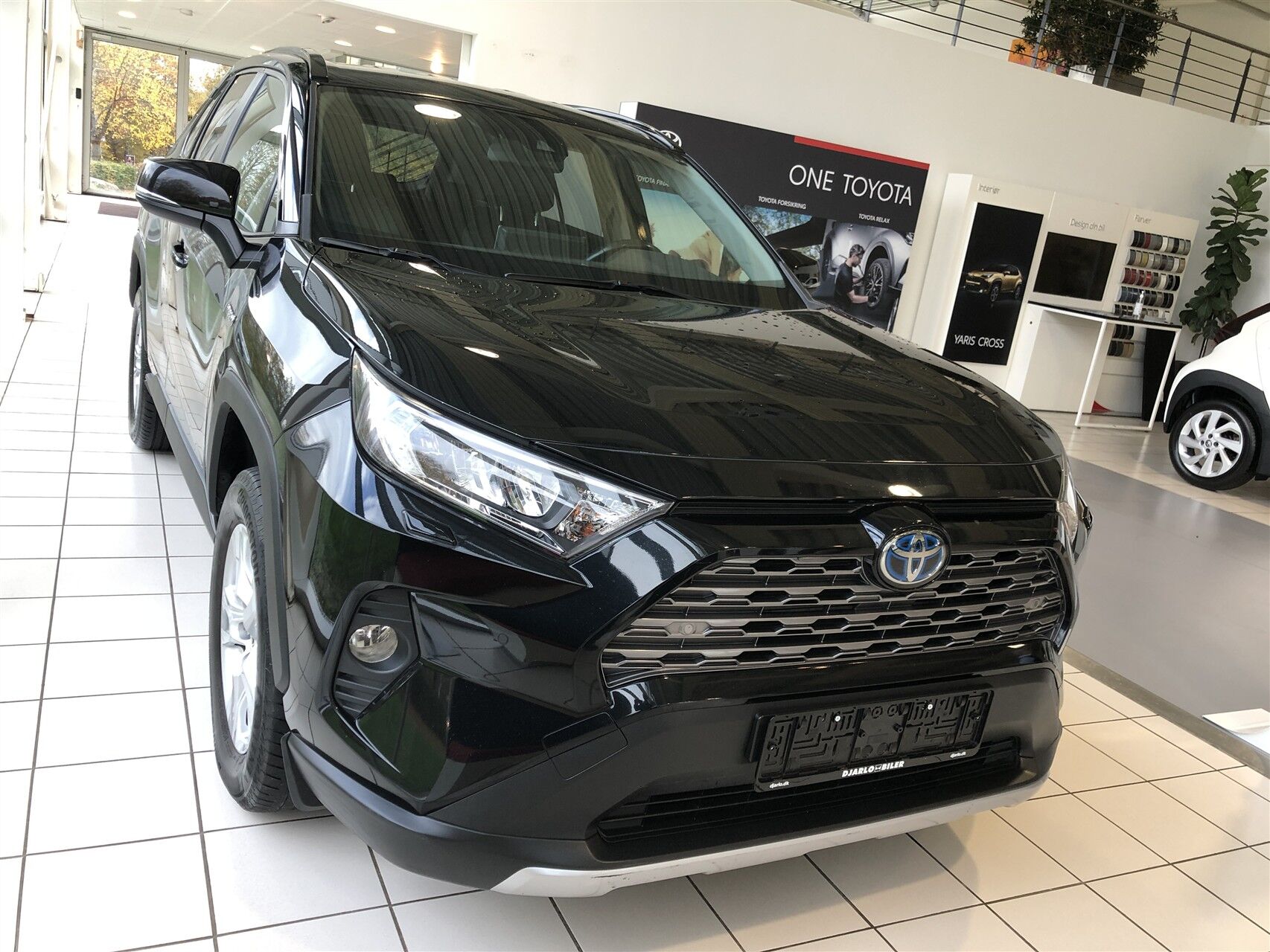 Billede af Toyota RAV4 2,5 Hybrid H3 Business 218HK 5d 6g Aut.