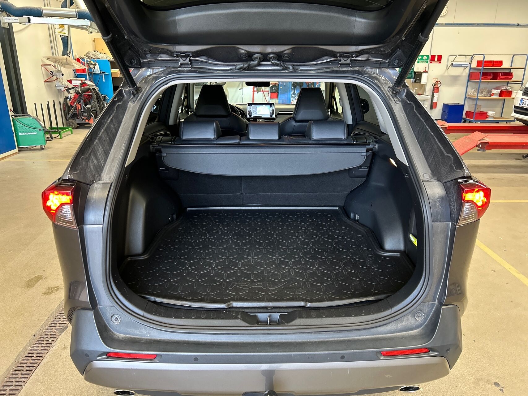 Billede af Toyota RAV4 2,5 Hybrid H3 Business Comfort 218HK 5d 6g Aut.