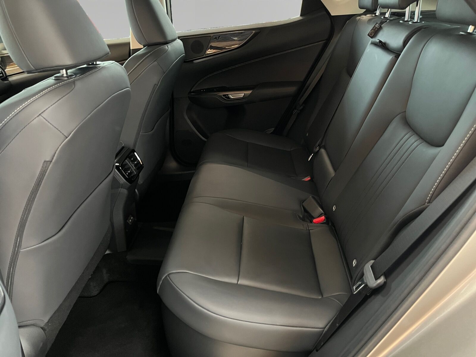 Billede af Lexus NX 450h+ 2,5 Plugin-hybrid Business Plus 4WD 309HK 5d Trinl. Gear