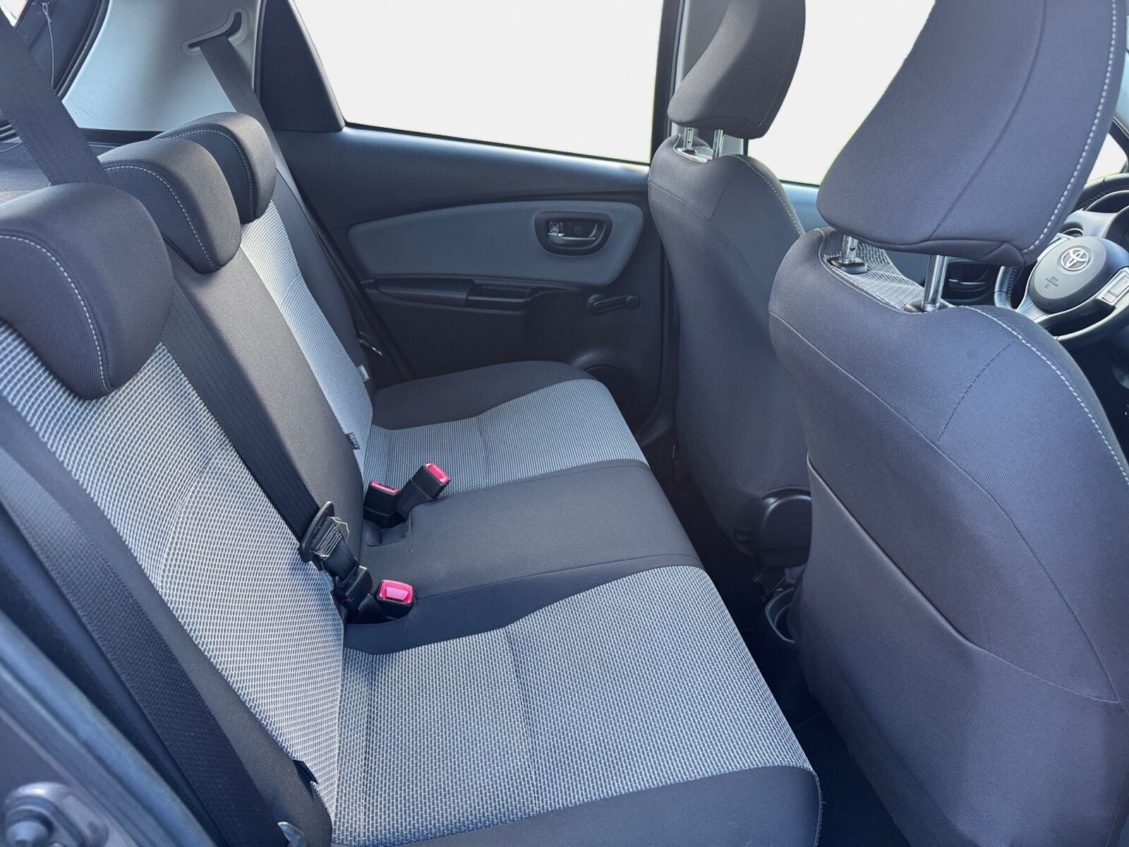 Billede af Toyota Yaris 1,5 Hybrid H2 E-CVT 100HK 5d Trinl. Gear