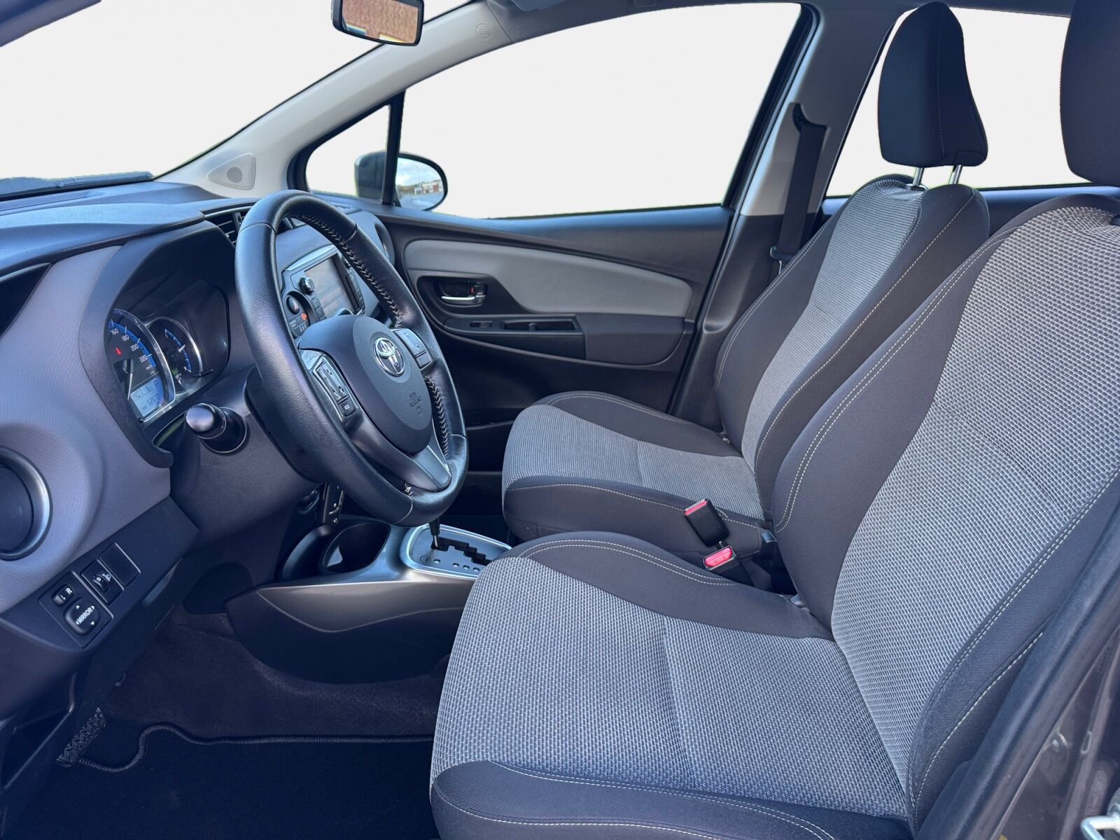 Billede af Toyota Yaris 1,5 Hybrid H2 E-CVT 100HK 5d Trinl. Gear