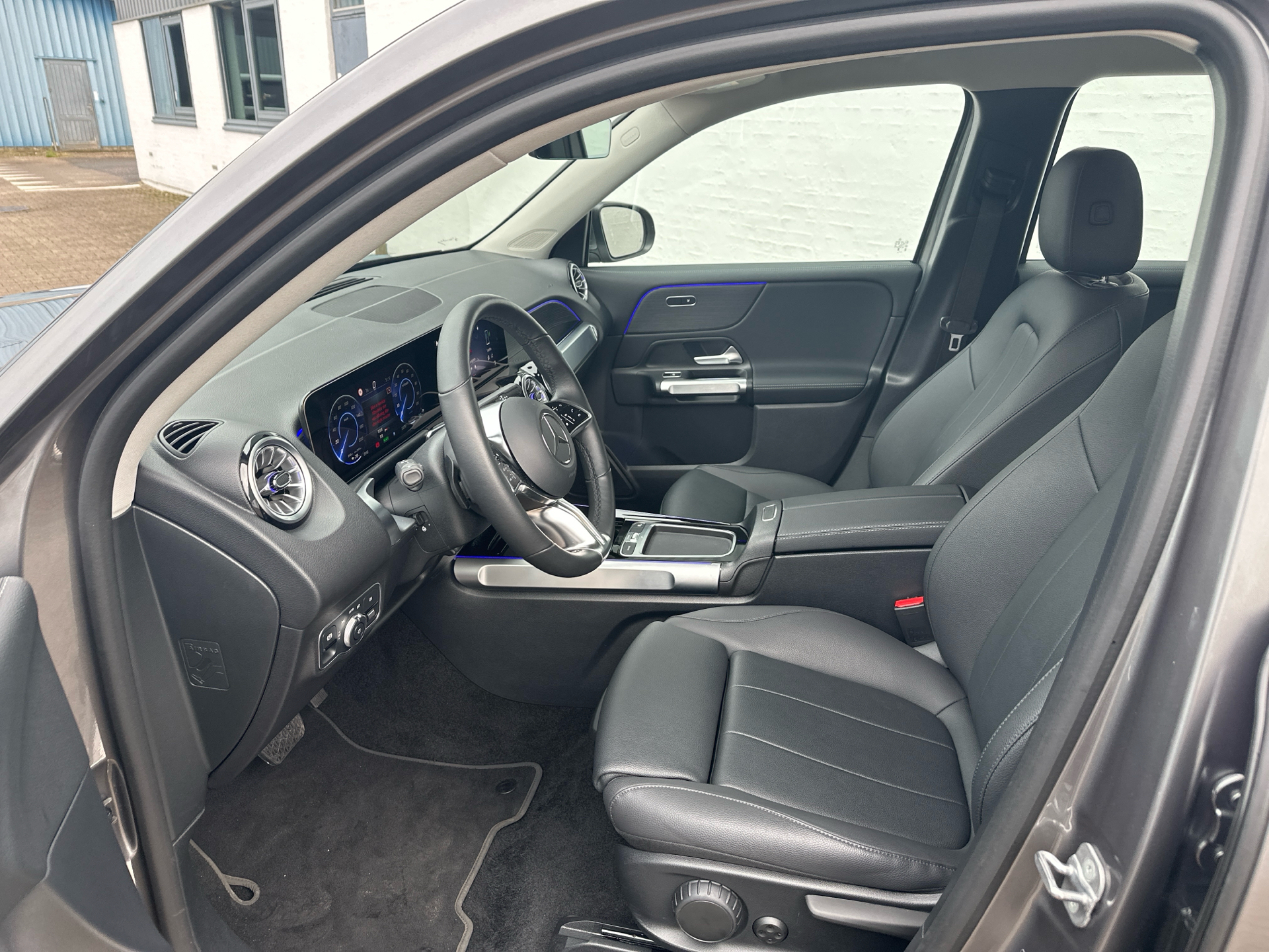 Billede af Mercedes-Benz EQB 300 EL Progressive 7 pers. 4Matic 228HK 5d Aut.