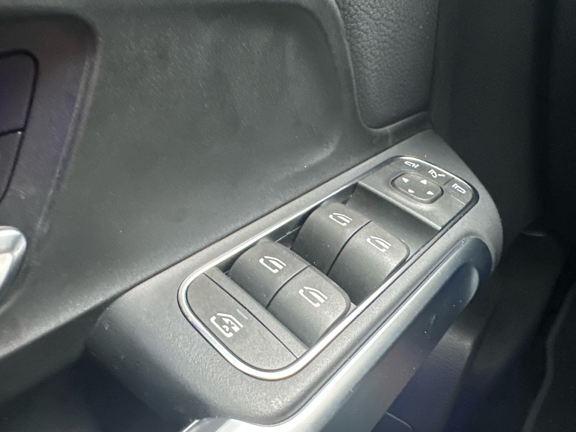 Billede af Mercedes-Benz EQB 300 EL Progressive 7 pers. 4Matic 228HK 5d Aut.