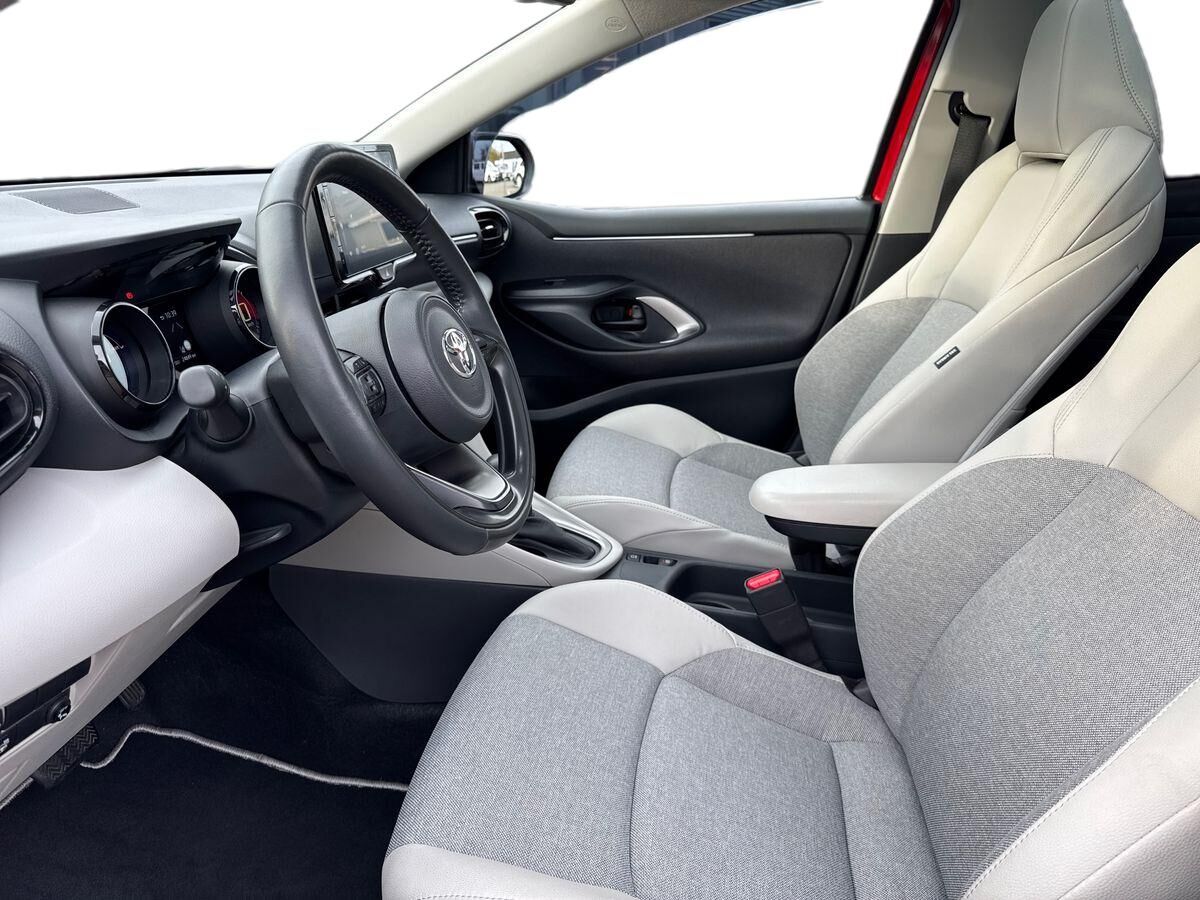 Billede af Toyota Yaris 1,5 Hybrid Elegant Panorama 116HK 5d Trinl. Gear