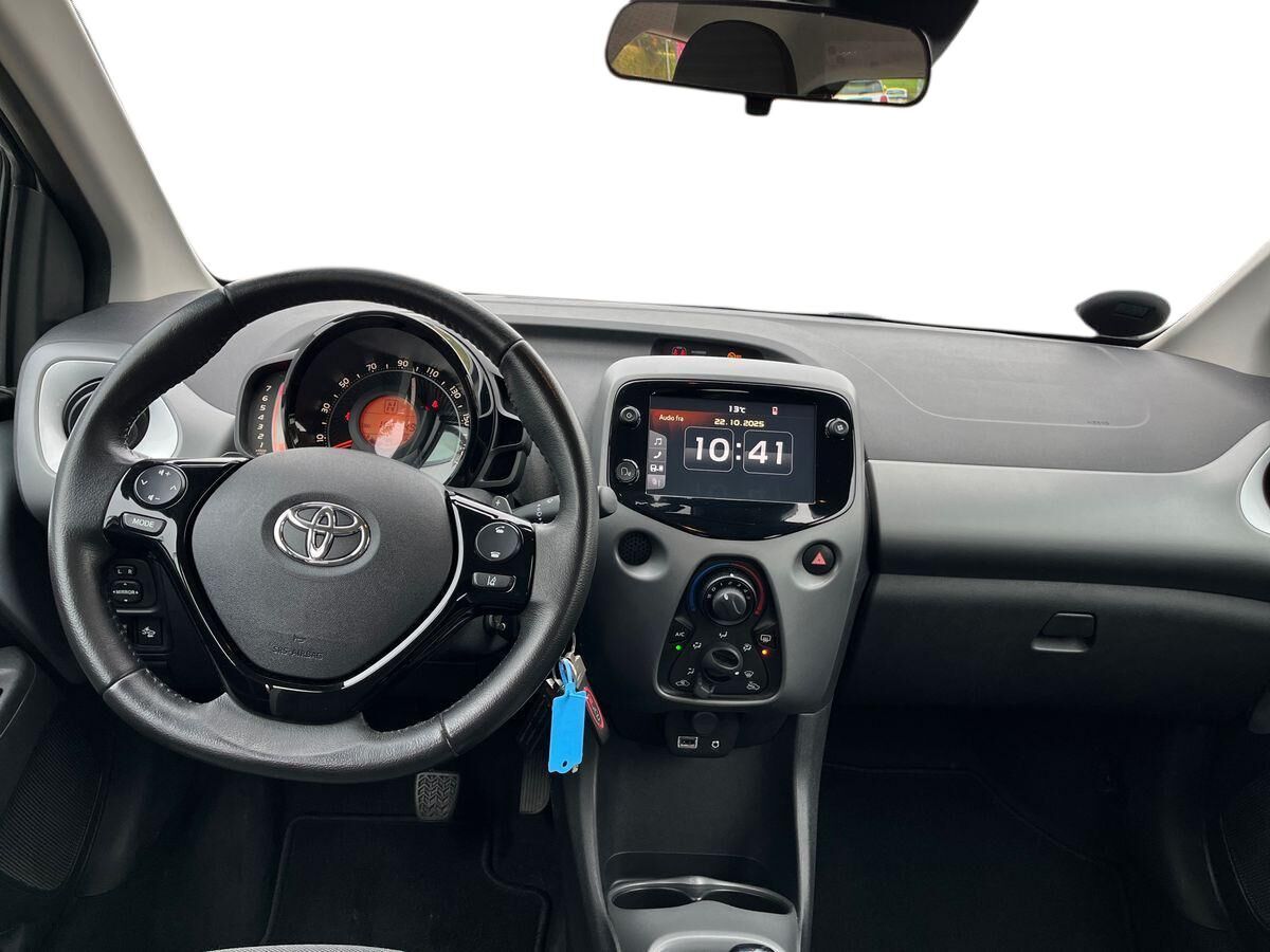 Billede af Toyota Aygo 1,0 VVT-I X-plore DAB+ Safety Sense X-Shift 72HK 5d Aut.