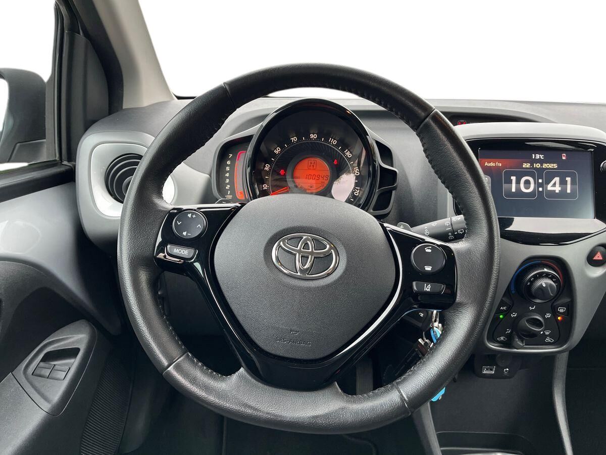 Billede af Toyota Aygo 1,0 VVT-I X-plore DAB+ Safety Sense X-Shift 72HK 5d Aut.