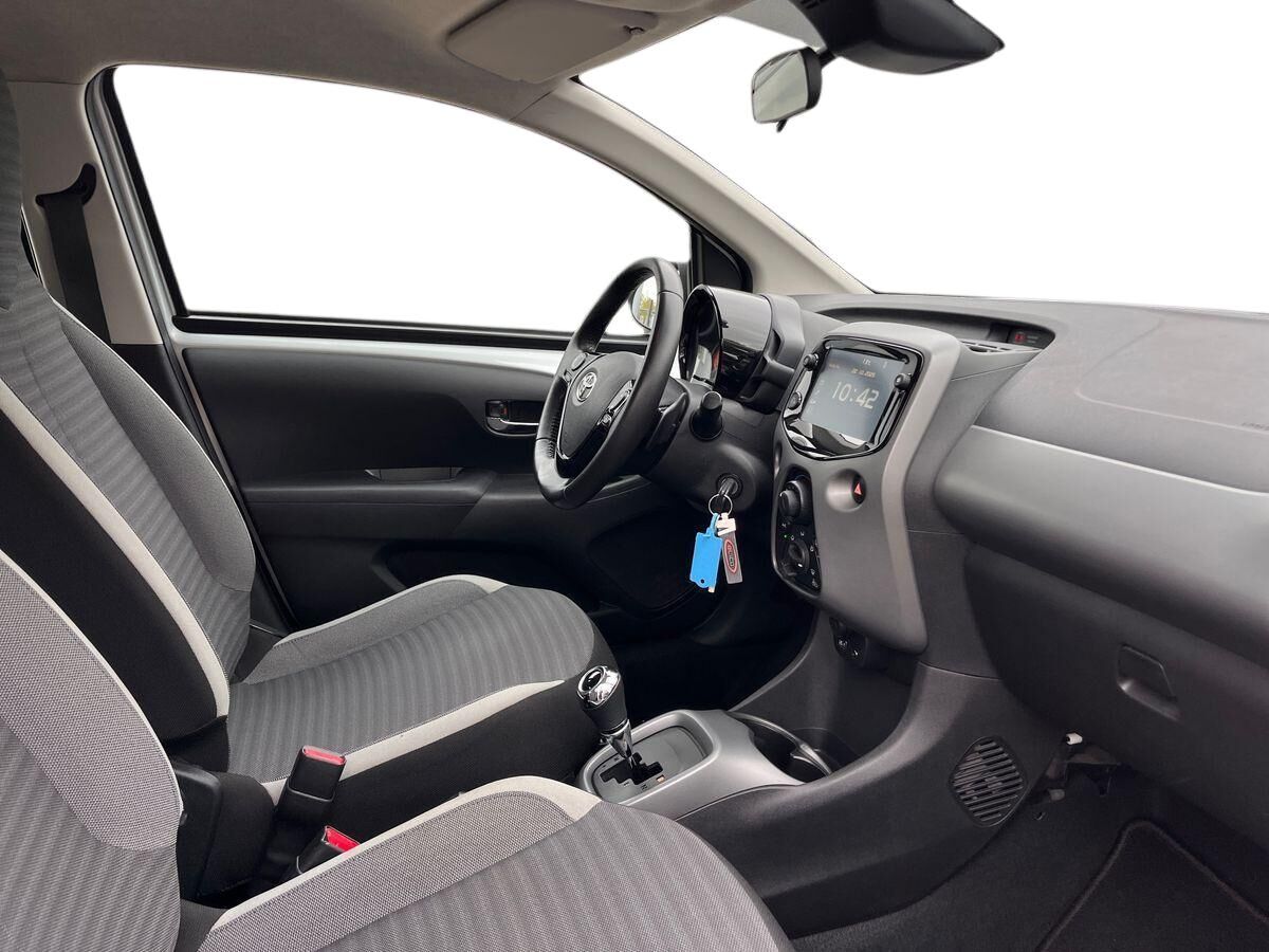 Billede af Toyota Aygo 1,0 VVT-I X-plore DAB+ Safety Sense X-Shift 72HK 5d Aut.