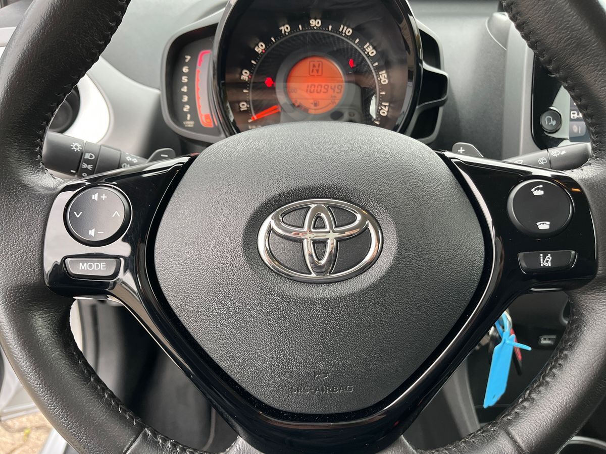 Billede af Toyota Aygo 1,0 VVT-I X-plore DAB+ Safety Sense X-Shift 72HK 5d Aut.