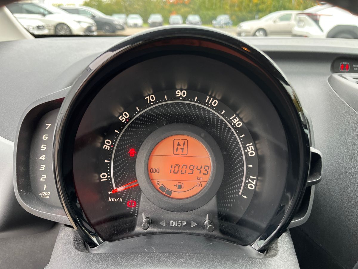 Billede af Toyota Aygo 1,0 VVT-I X-plore DAB+ Safety Sense X-Shift 72HK 5d Aut.