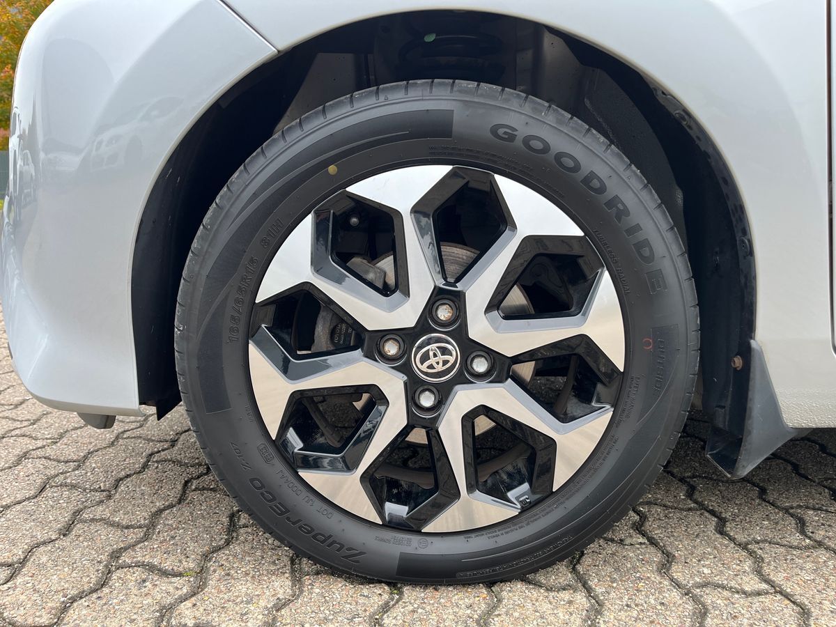 Billede af Toyota Aygo 1,0 VVT-I X-plore DAB+ Safety Sense X-Shift 72HK 5d Aut.