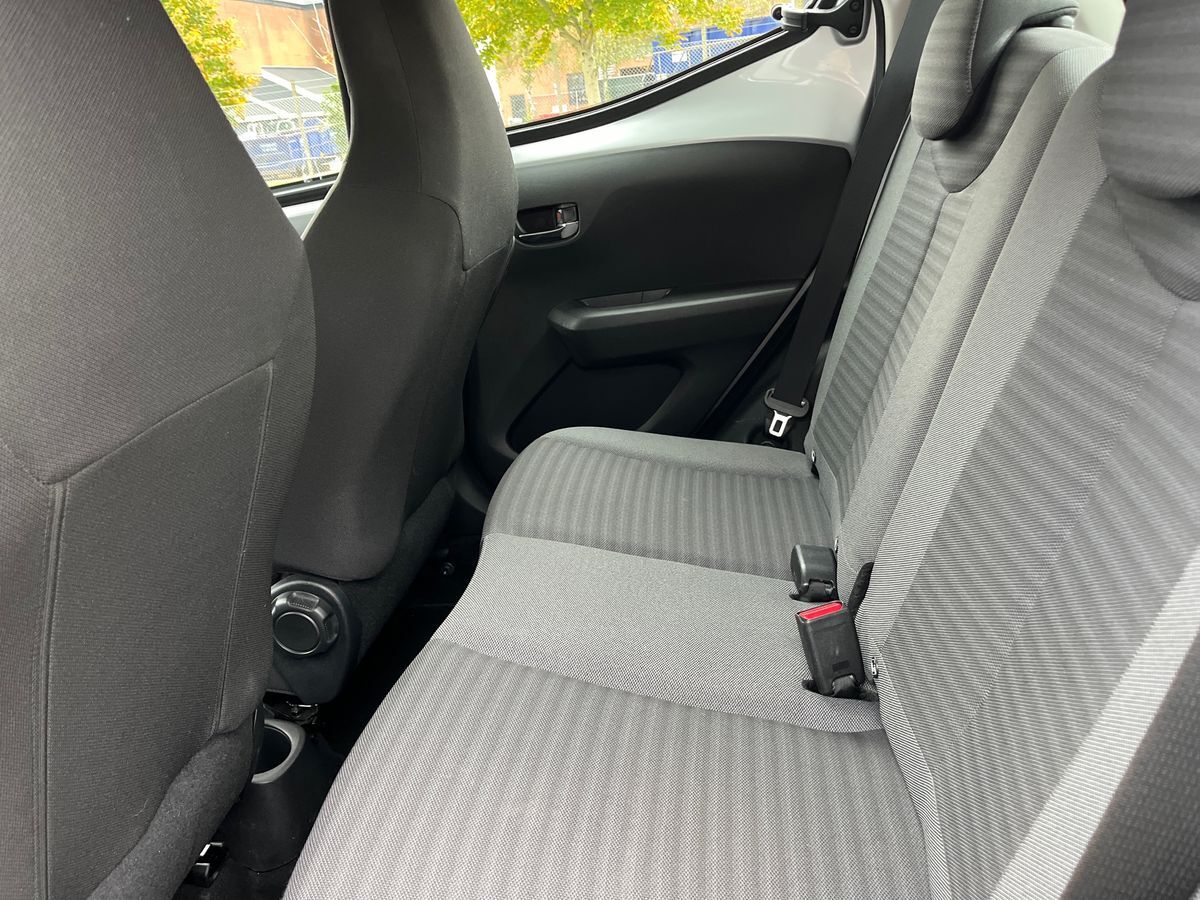 Billede af Toyota Aygo 1,0 VVT-I X-plore DAB+ Safety Sense X-Shift 72HK 5d Aut.