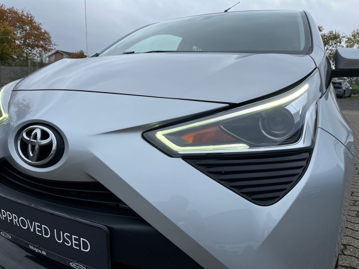 Billede af Toyota Aygo 1,0 VVT-I X-plore DAB+ Safety Sense X-Shift 72HK 5d Aut.