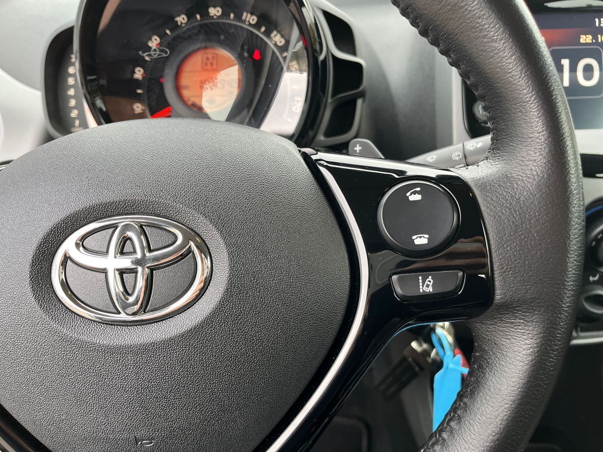 Billede af Toyota Aygo 1,0 VVT-I X-plore DAB+ Safety Sense X-Shift 72HK 5d Aut.