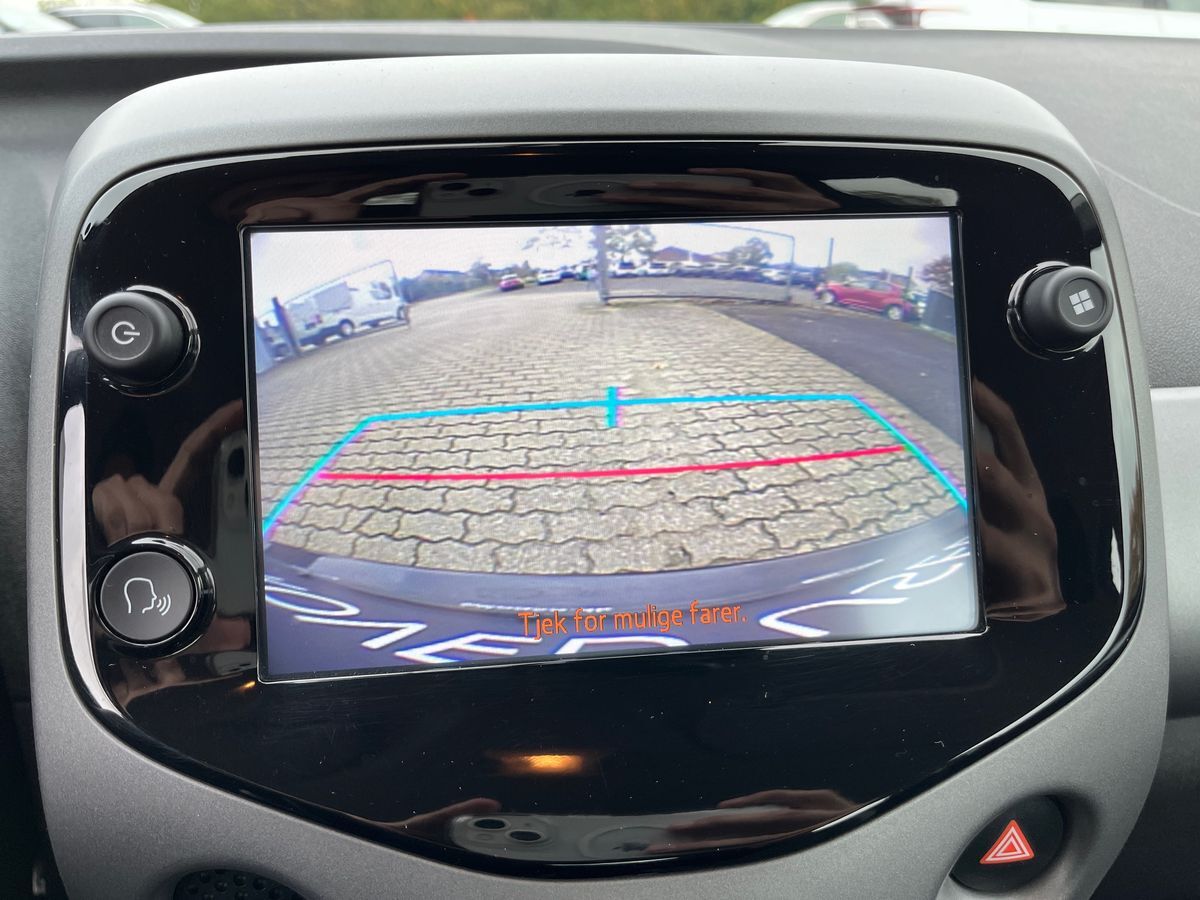 Billede af Toyota Aygo 1,0 VVT-I X-plore DAB+ Safety Sense X-Shift 72HK 5d Aut.