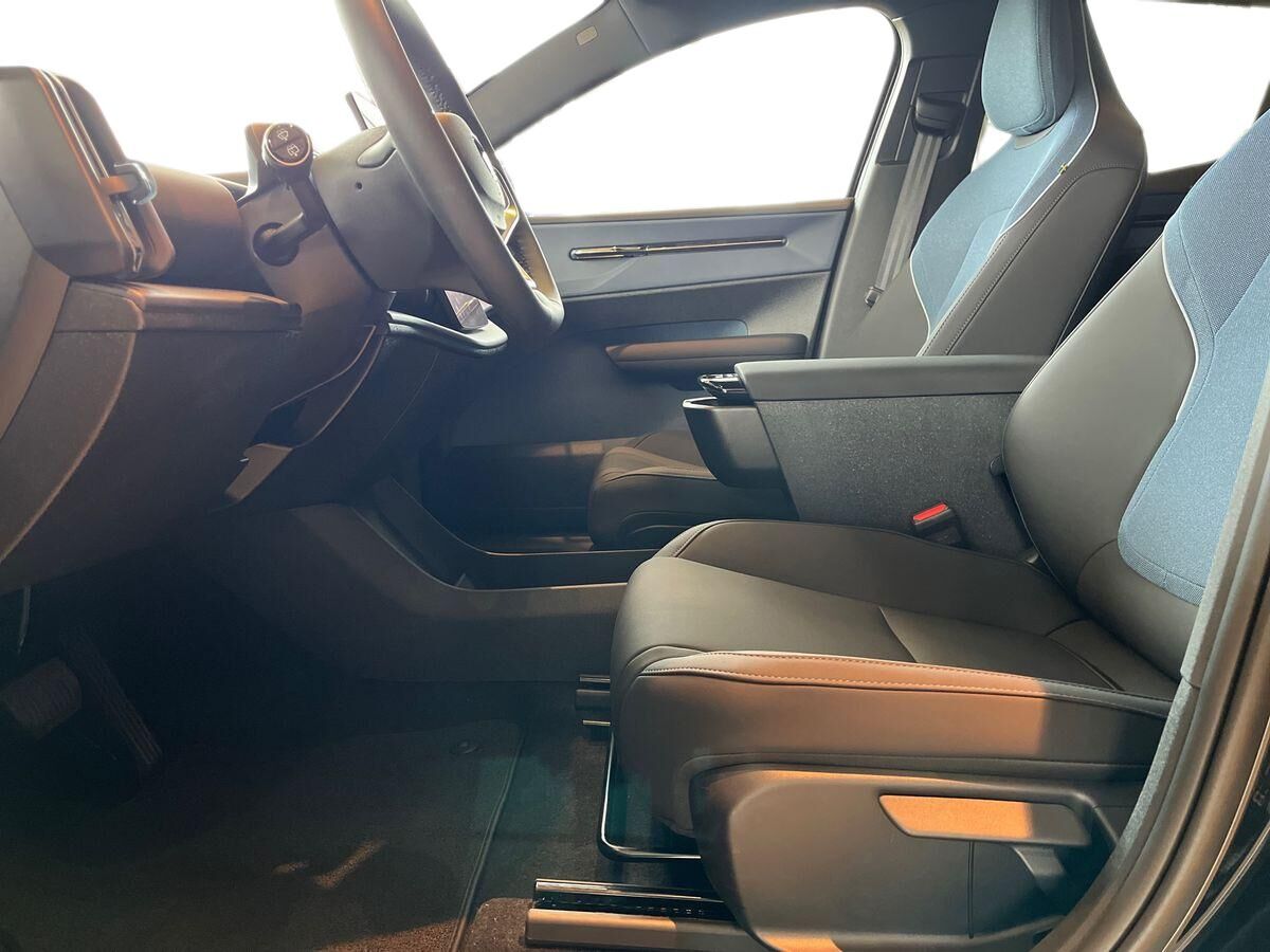 Billede af Volvo EX30 Single Motor Extended Range Core 272HK 5d Aut.