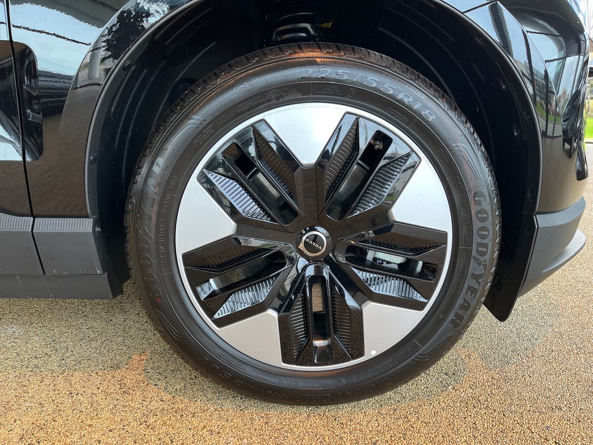 Billede af Volvo EX30 Single Motor Extended Range Core 272HK 5d Aut.