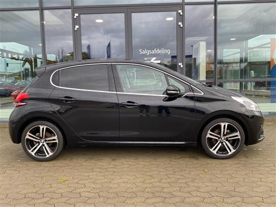 Peugeot 208 1,5 BlueHDi Privé 100HK 5d