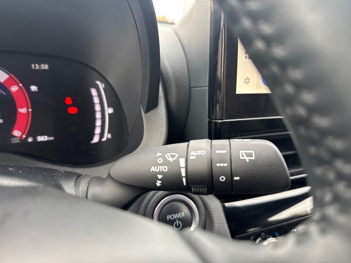 Billede af Toyota Yaris Cross 1,5 Hybrid Style Comfort 116HK 5d Trinl. Gear