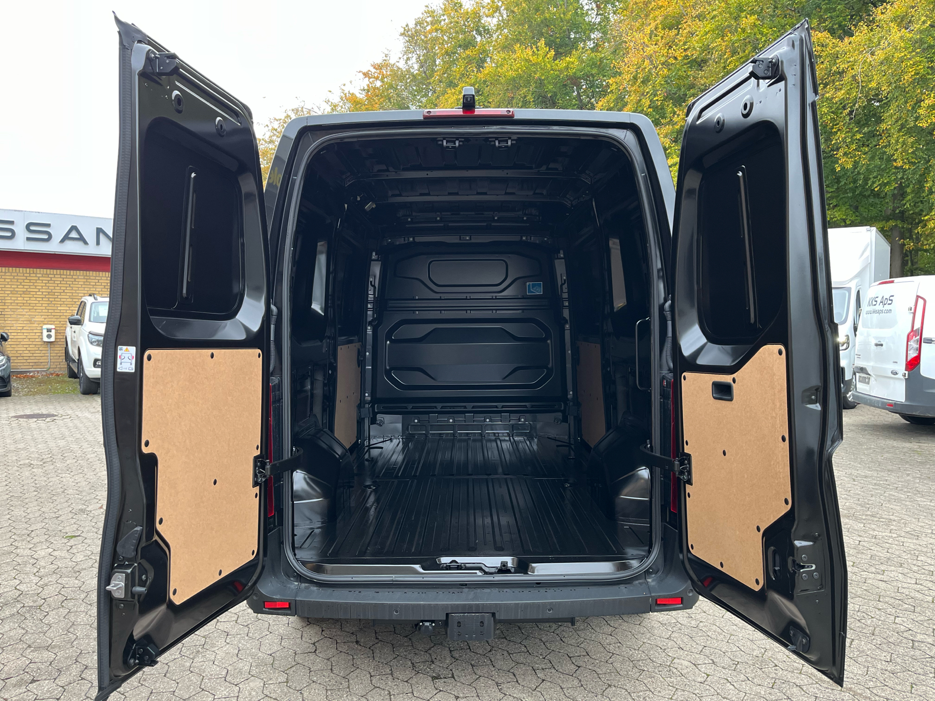 Billede af Nissan Interstar L2H2 2,0 DCi N-Connecta 150HK Van 9g Aut.