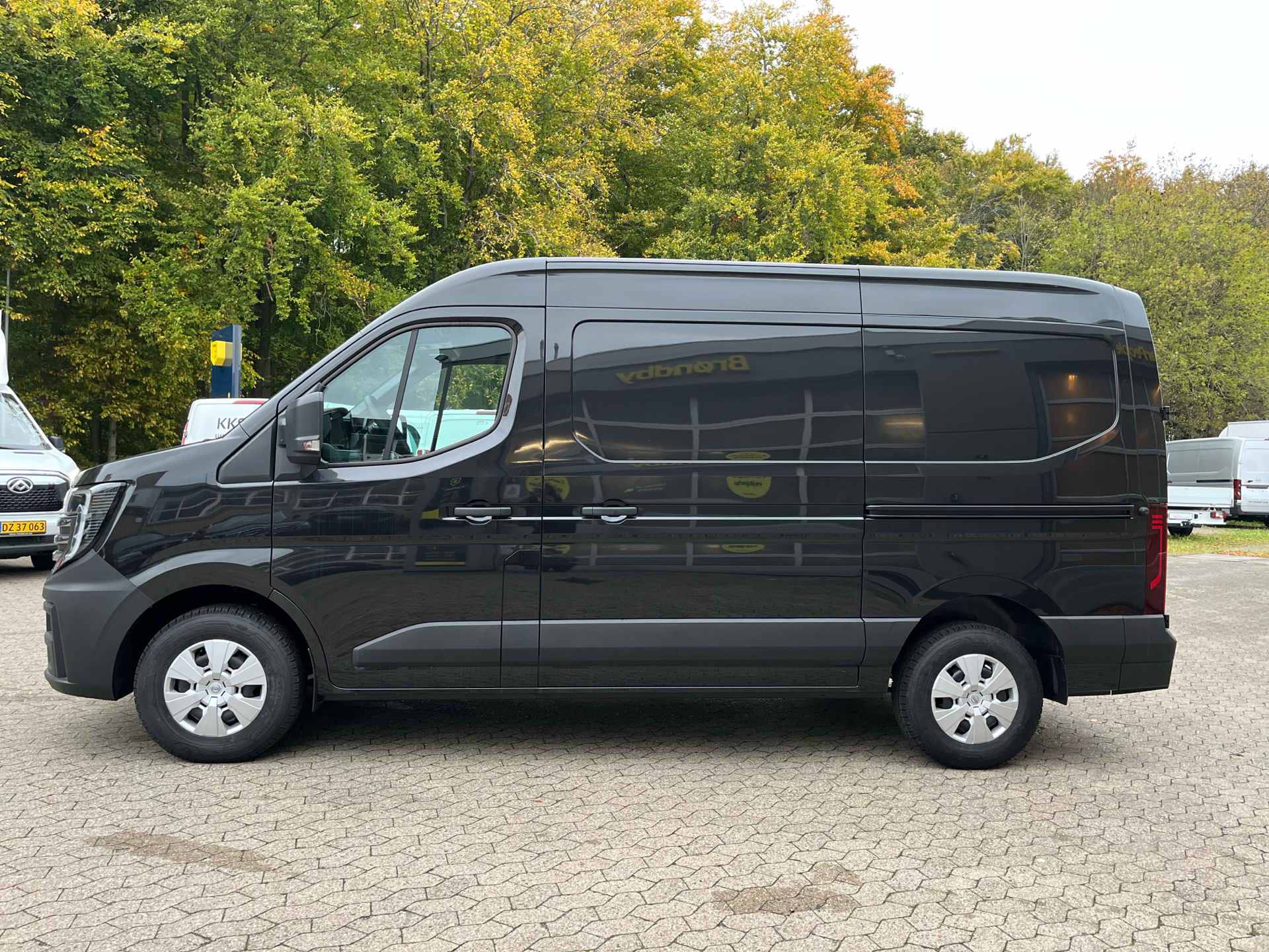 Billede af Nissan Interstar L2H2 2,0 DCi N-Connecta 150HK Van 9g Aut.