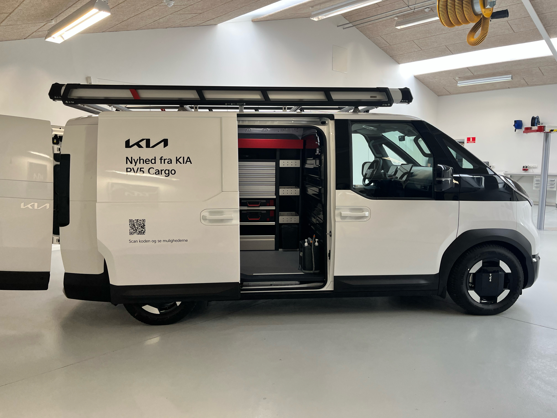 Billede af Kia PV5 Cargo L2H1 EL Standard Range Work 121HK Van Aut.